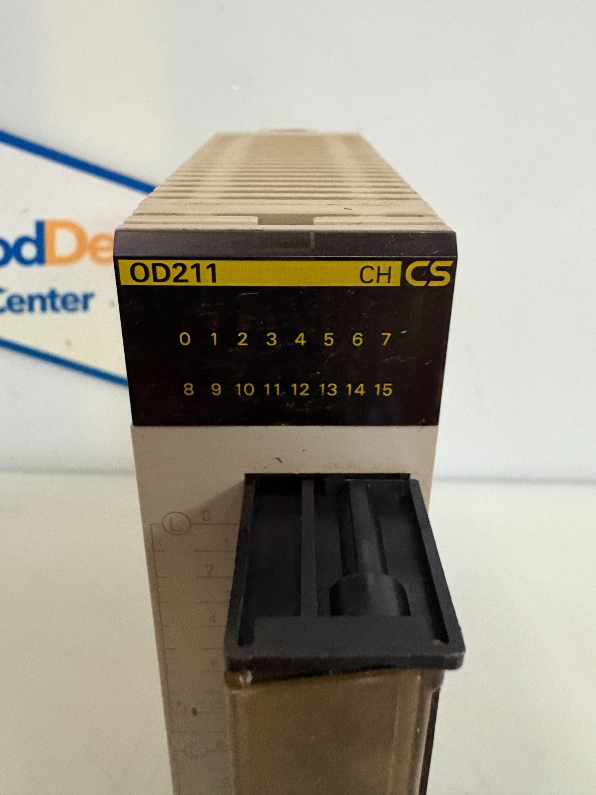 OMRON OUTPUT UNIT CS1W-0D211 1
