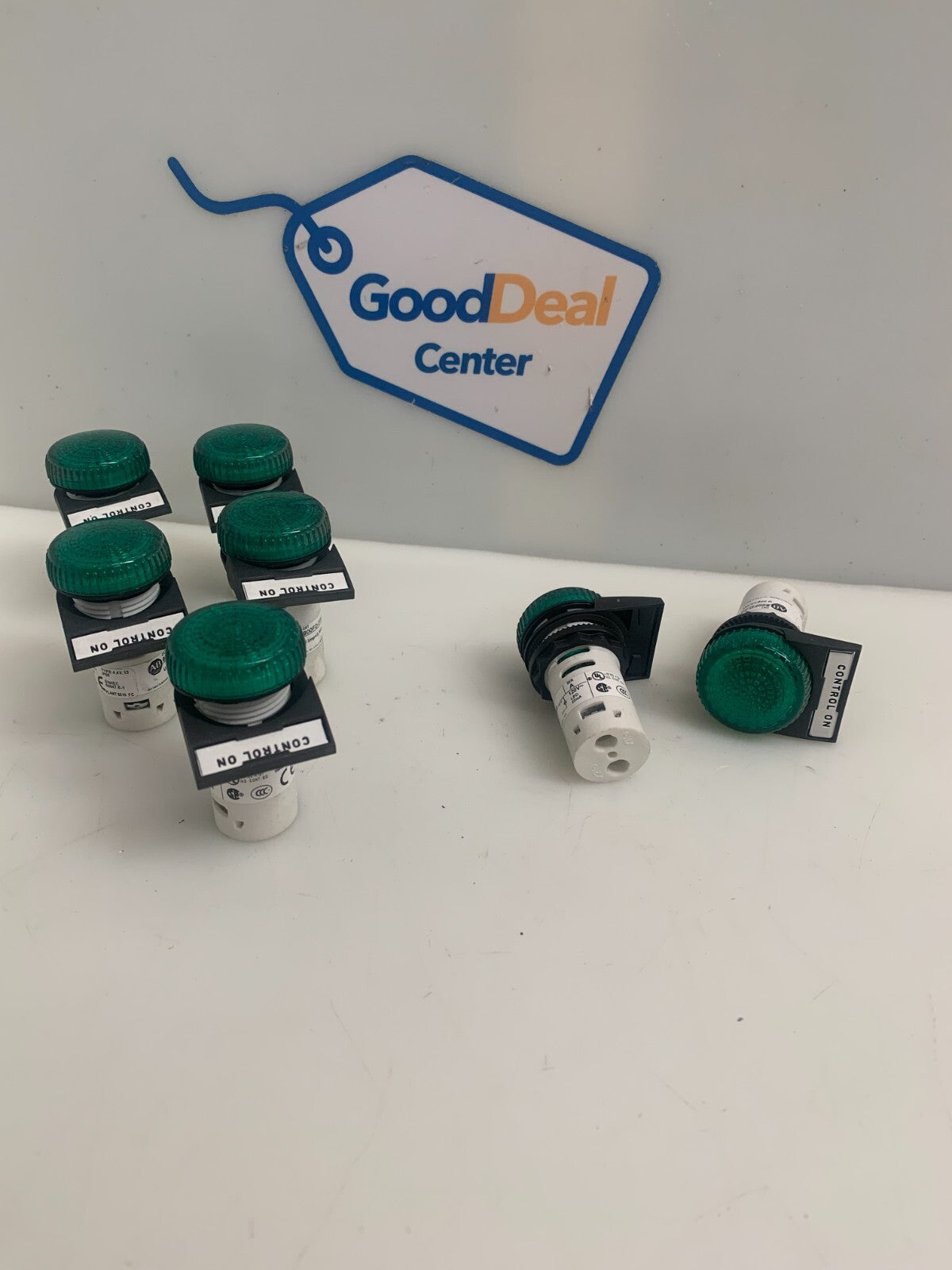 Lot of 7 ALLEN BRADLEY 800FD-P3N3 / 800FDP3N3 Green Pilot Light