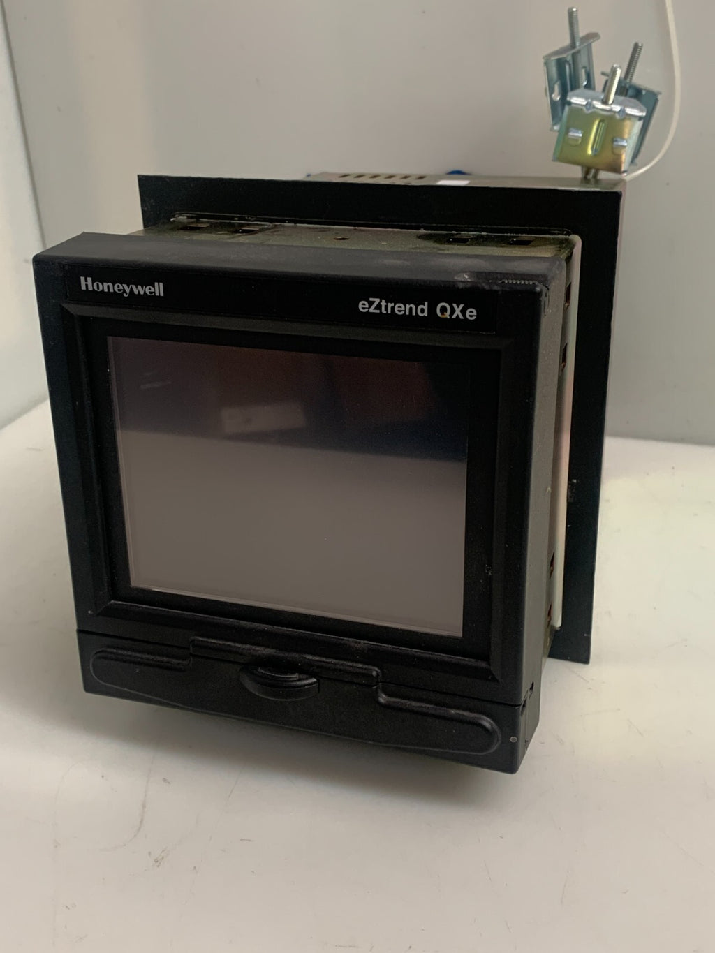 HONEYWELL eZtrendQXe TVEZQX-30-000-11-0-005-000000-000 Paperless Chart Recorder