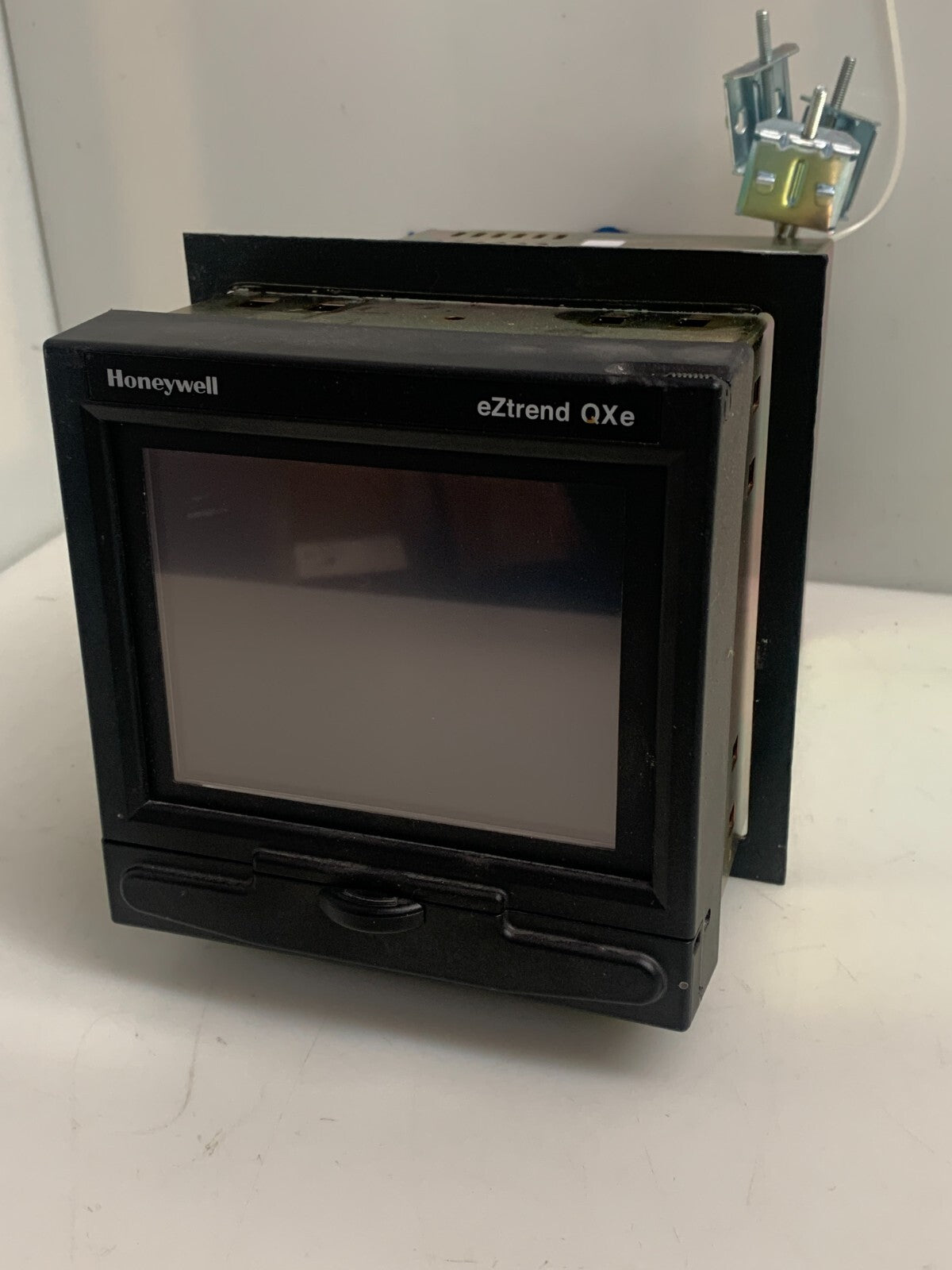 HONEYWELL eZtrendQXe TVEZQX-30-000-11-0-005-000000-000 Paperless Chart Recorder