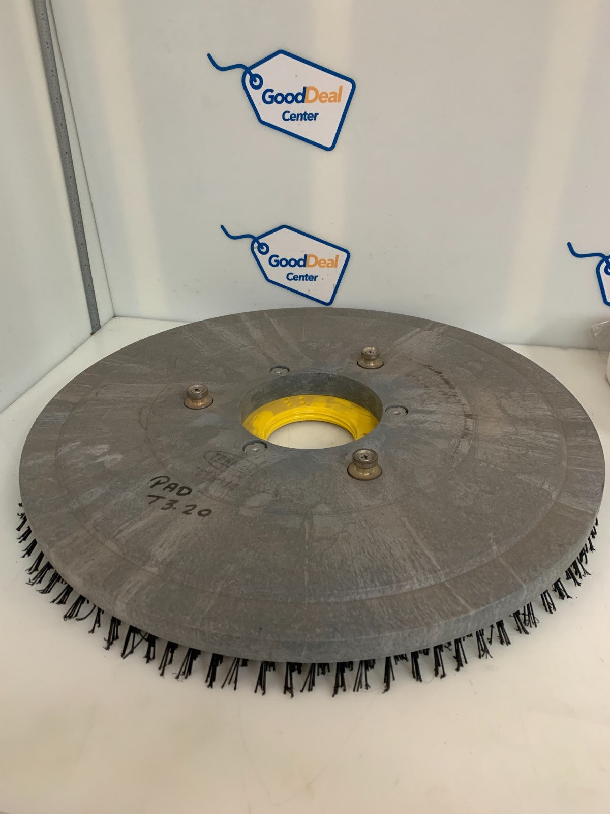 TENNANT 20" DRIVE PAD ASSY 10168140