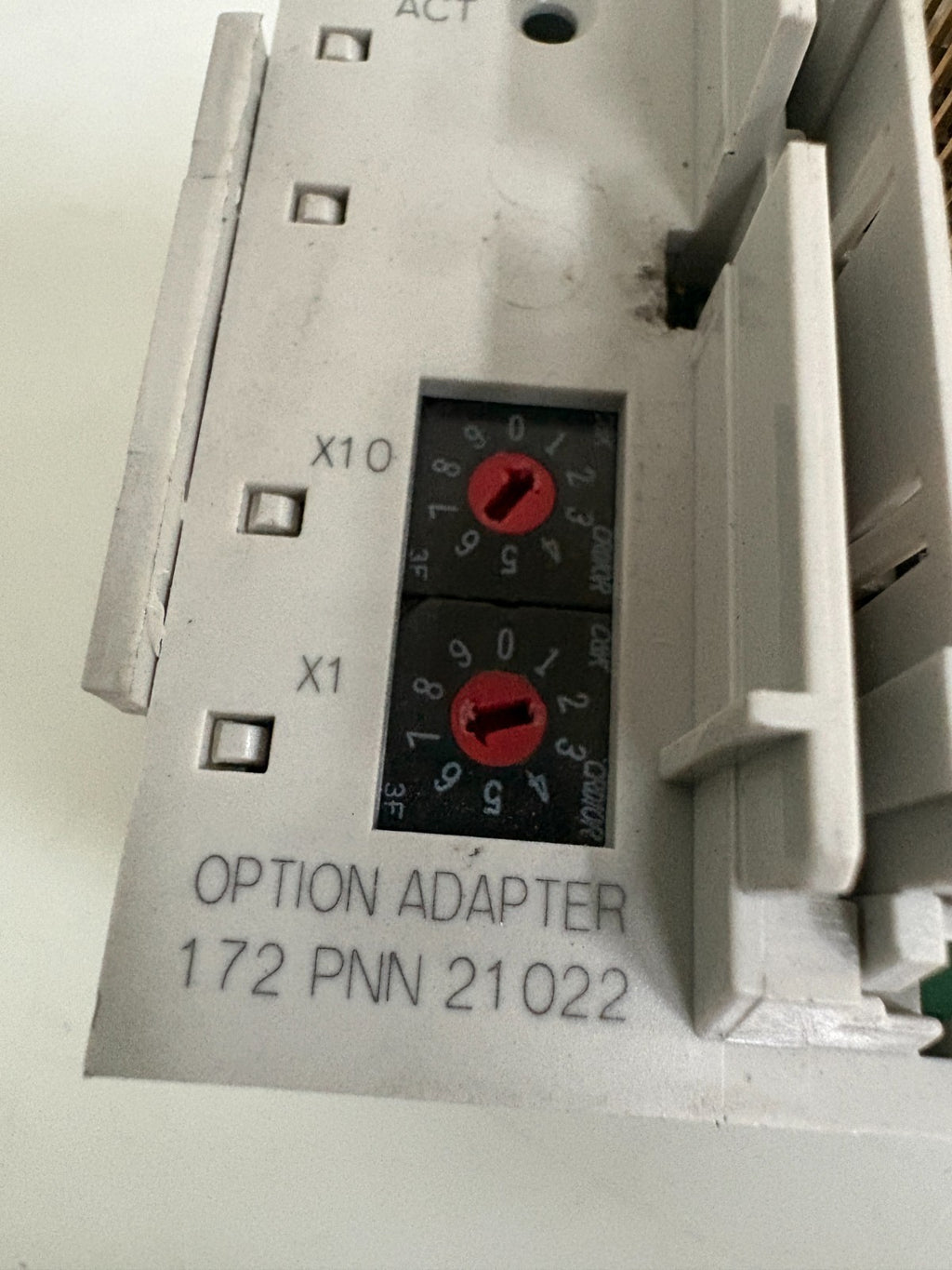 SCHNEIDER TSX MOMENTUM OPTION ADAPTER 172PNN21022