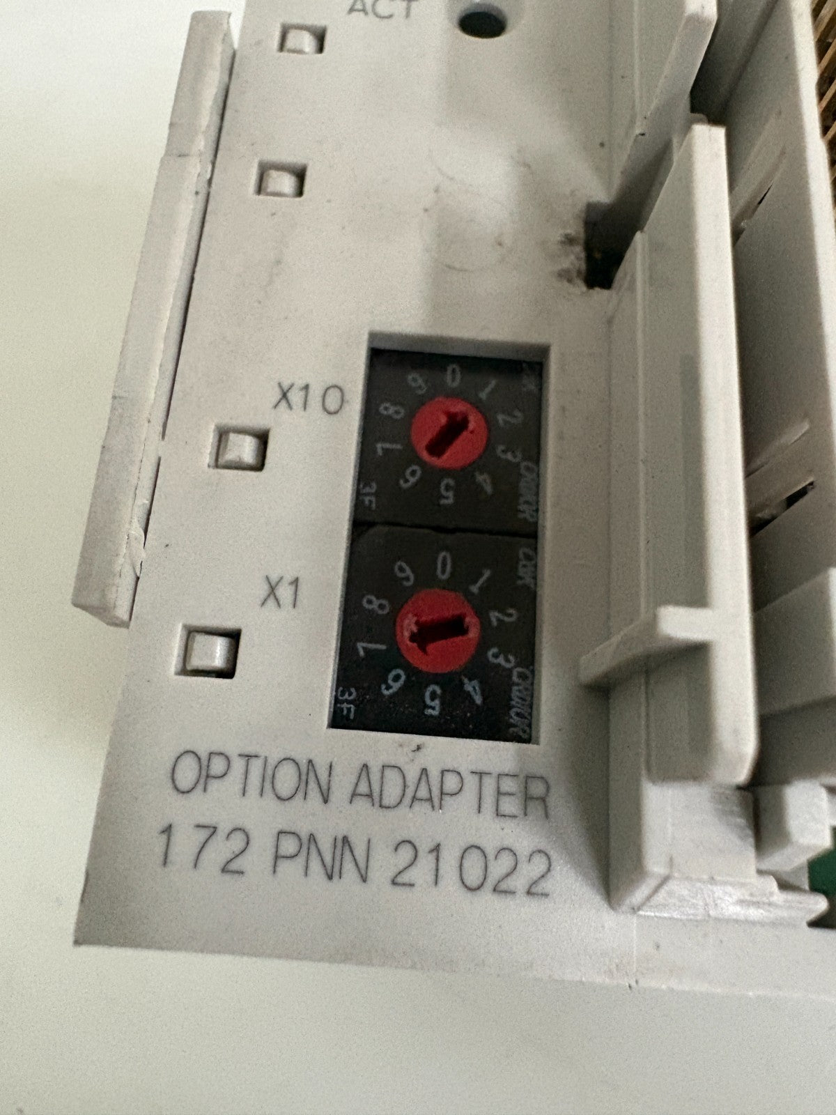 SCHNEIDER TSX MOMENTUM OPTION ADAPTER 172PNN21022