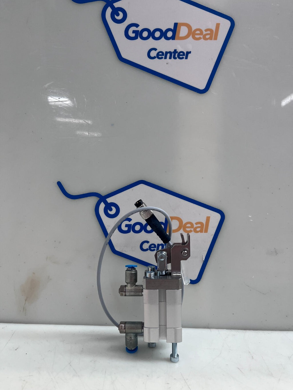 FESTO ADN-16-5-I-P-A Pneumatic Cylinder 536226  w/FESTO Sensor & Trapping1
