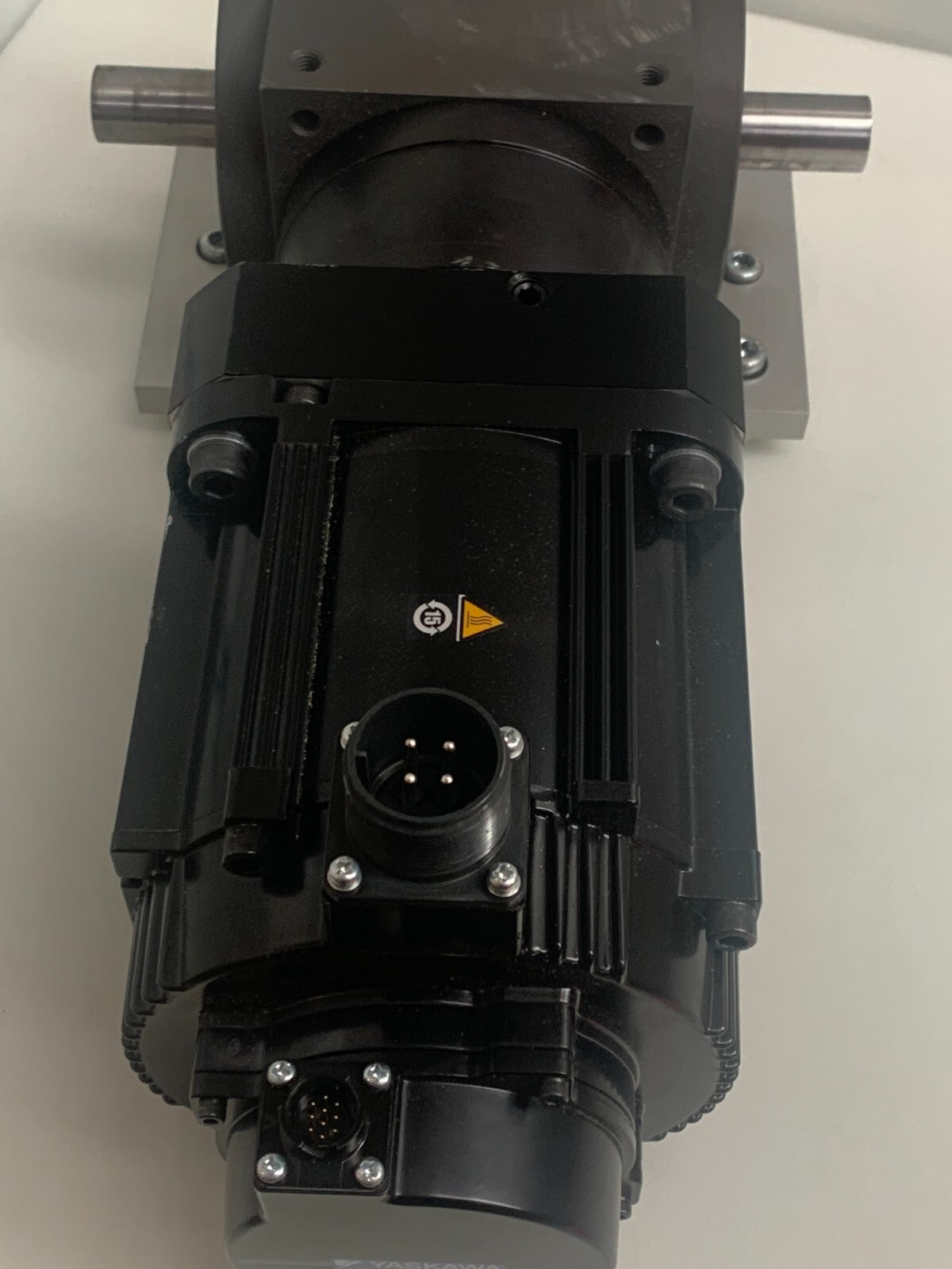 YASKAWA  AC Servo Motor  SGM7G-20A7D61  w/ABS Encoder  UTTAH-B24RH