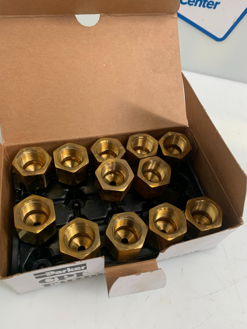 PARKER  4-6 GBZ-B  CPI Female Connector 1/4 Tube to 3/8 Pipe  (12 per Box)1