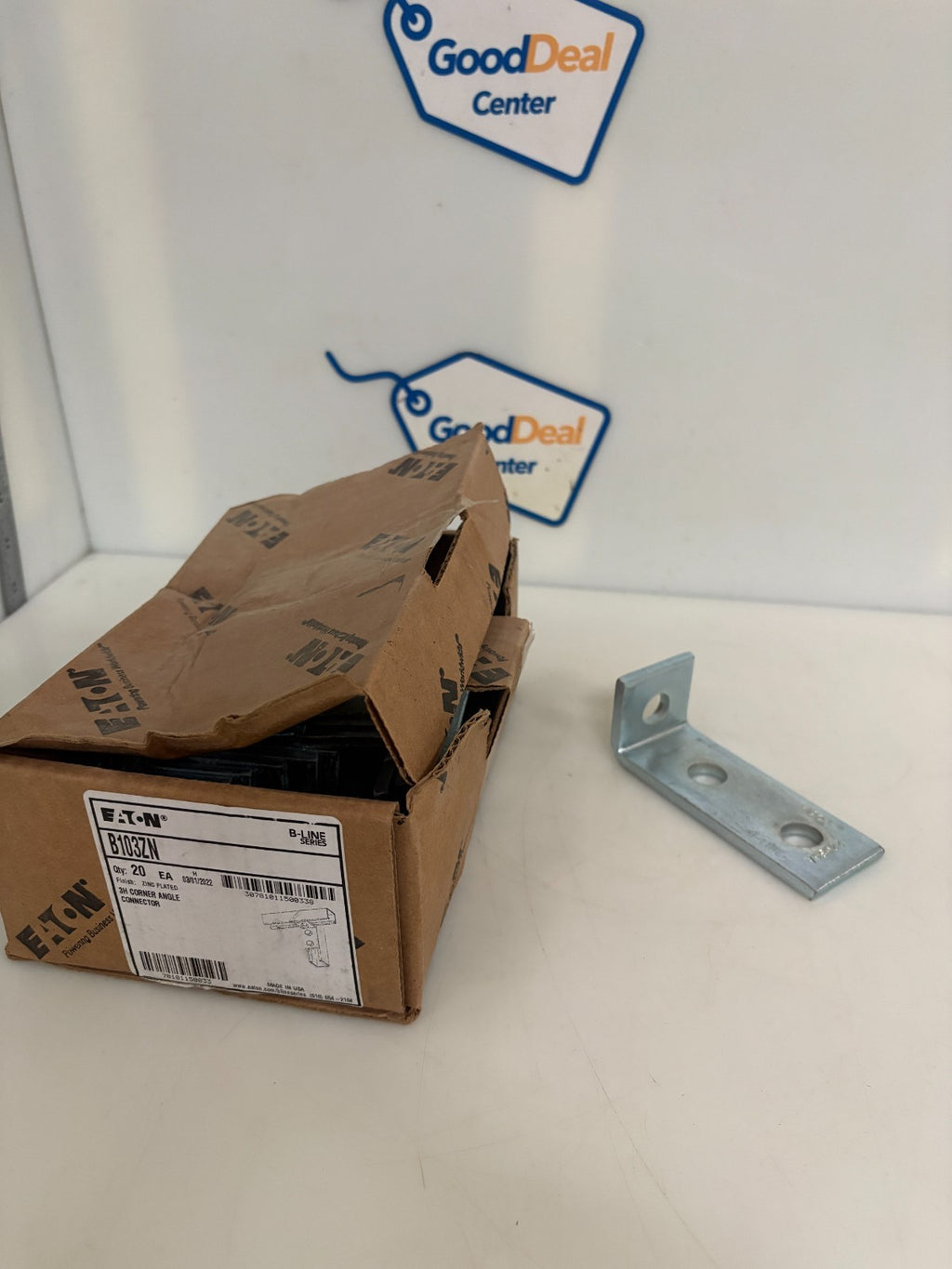 LOT OF 20 IN BOX  EATON 3H CORNER ANGLE CONNECTOR B103ZN0