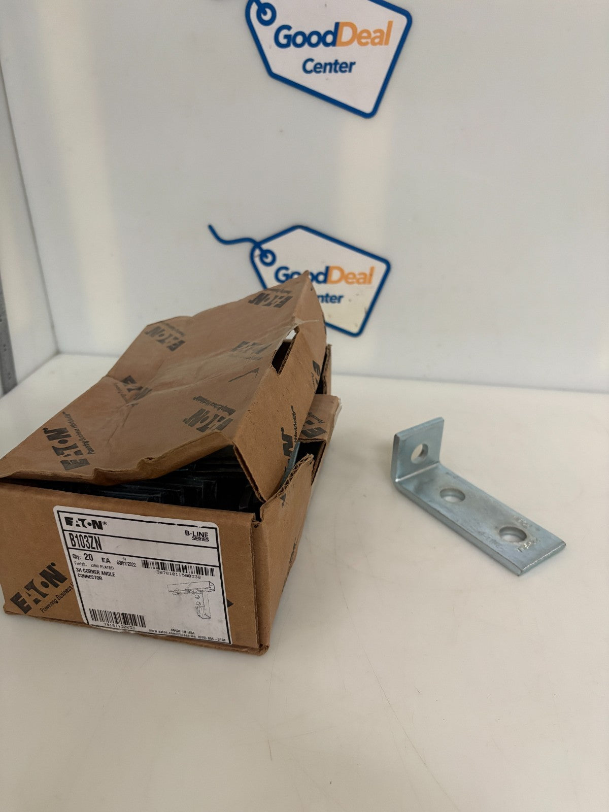 LOT OF 20 IN BOX  EATON 3H CORNER ANGLE CONNECTOR B103ZN0