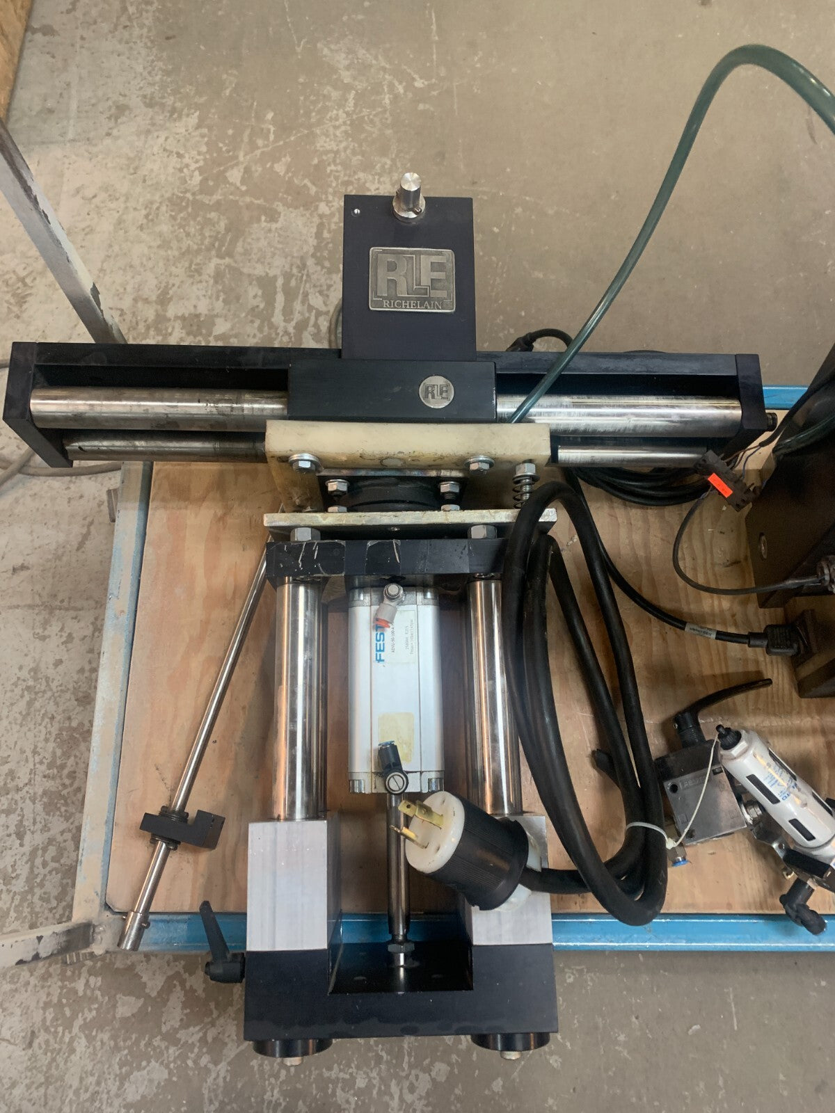 RICHELAIN Top Labeler w/Adjustment Pneumatic Track2