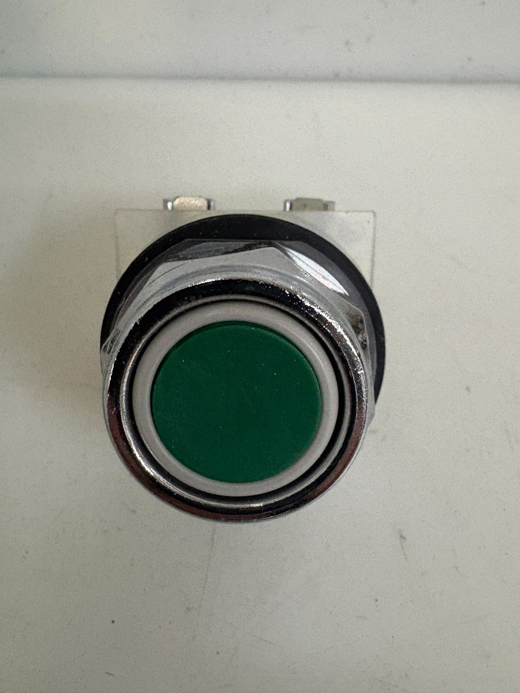 SCHNEIDER ELECTRIC START SWITCH GREEN 9001KR1GH5Y2381