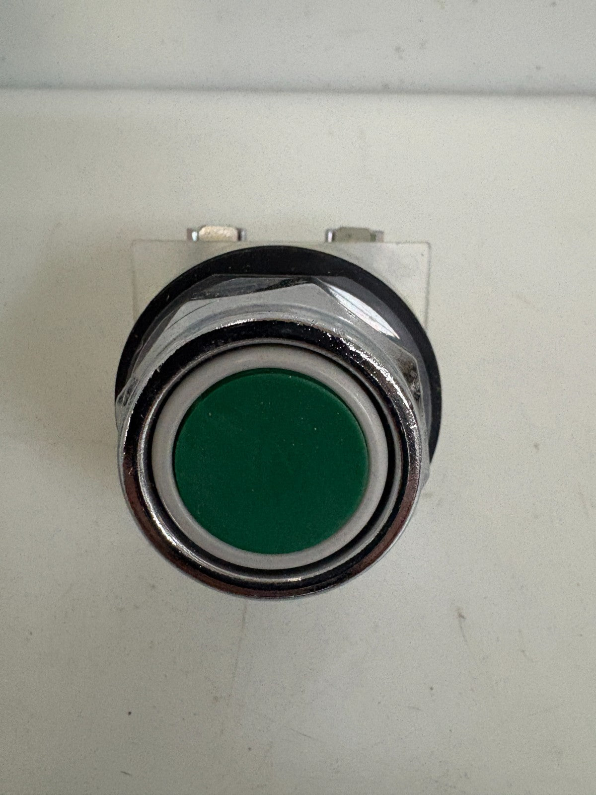 SCHNEIDER ELECTRIC START SWITCH GREEN 9001KR1GH5Y2381