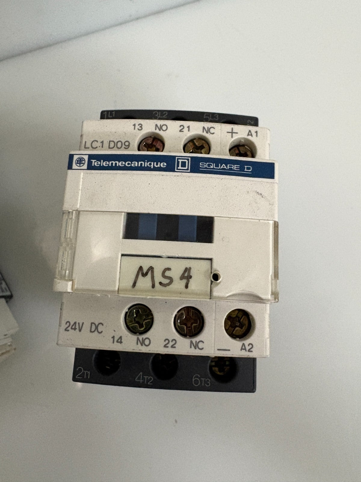 LOT OF 2 SCHNEIDER CONTACTOR LC1 D09 BD