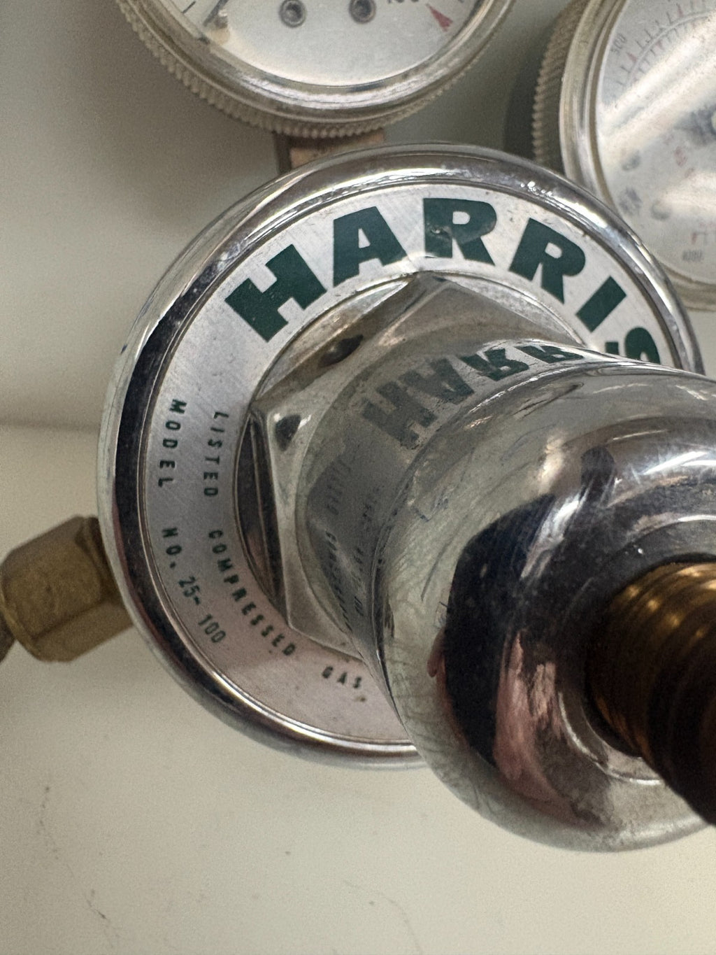 HARRIS COMPRESSED GAS REGULATOR 25-100 1