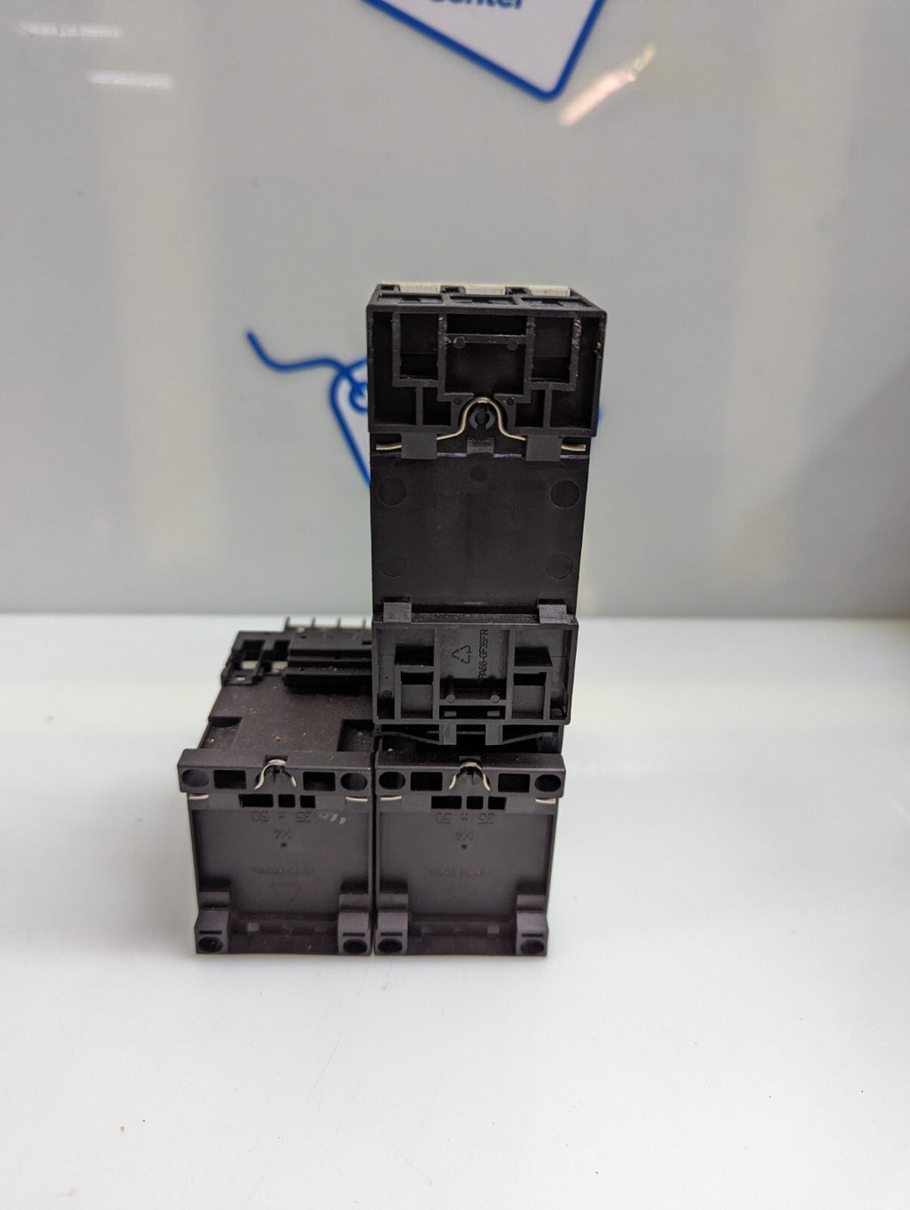 Siemens 3RV1011-1AA10 Circuit breaker + 3RT1016-1AF02 x2 +2RH1911-1FA11 x 2