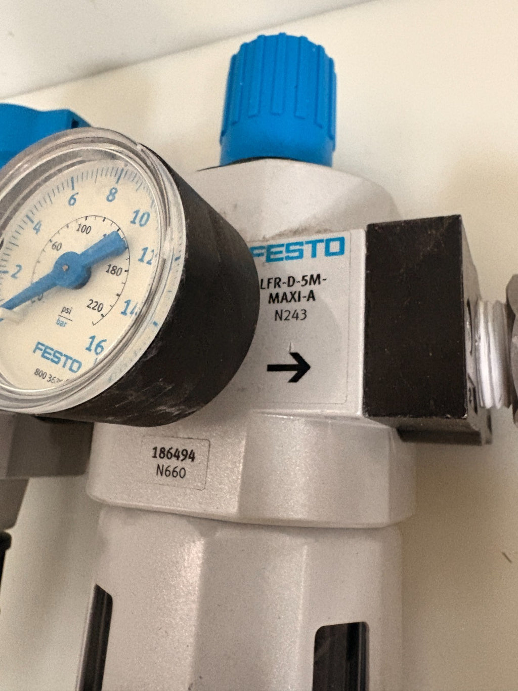 FESTO HE-D-MAXI 186514 UNIT W/FESTO FILTER REGULATOR 186494 LFR-1/2-D-5M2
