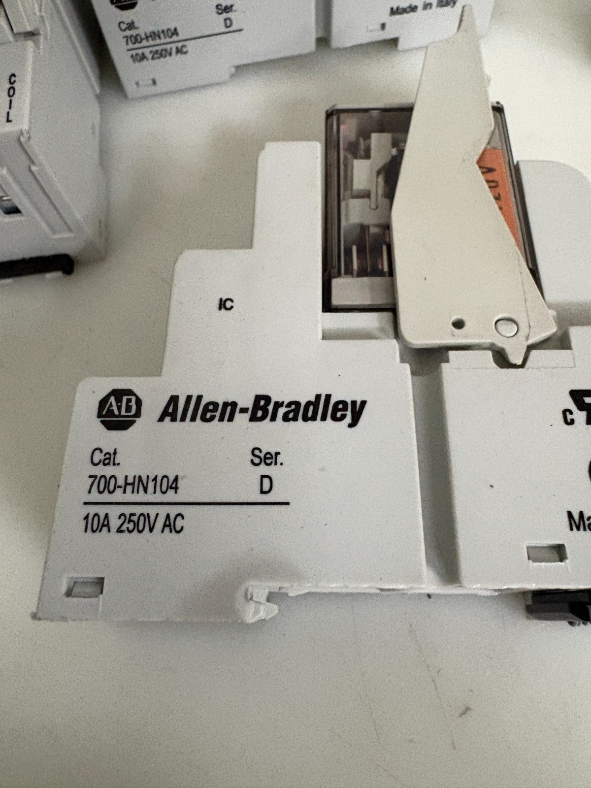 LOT OF 5 ALLEN BRADLEY RELAY 700-HC24A1 W/BASE 700-HN104 D