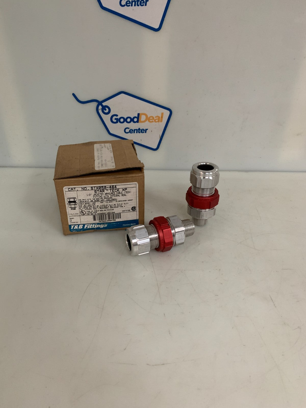 T & B FITTINGS 1/2" JACKETED ARMOURED CABLE FITTING W SEAL 2 IN BOX