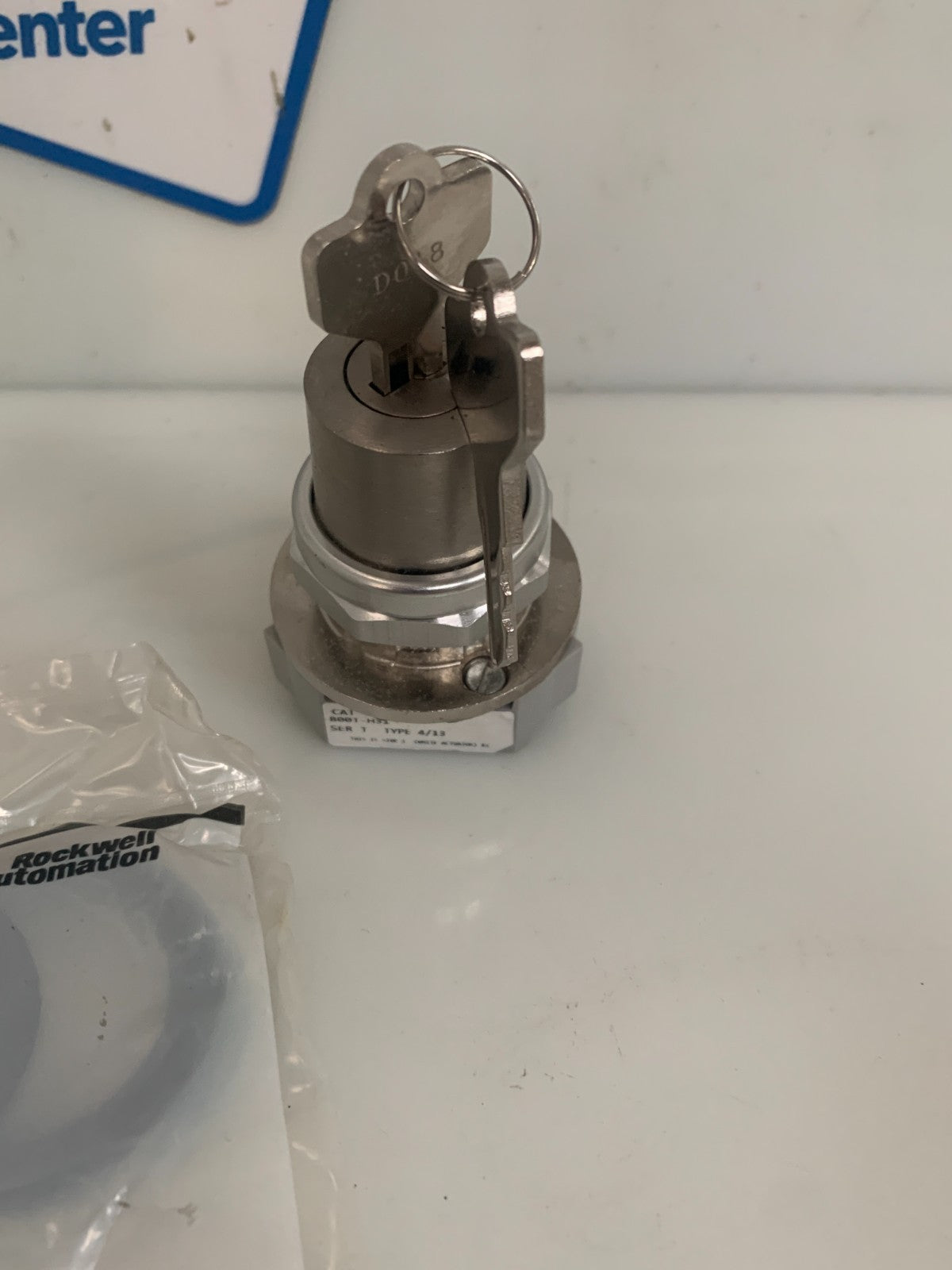 ALLEN BRADLEY 800T-H31 KEY OPERATED 2 POSITION SELECTOR SWITCH 600V AC
