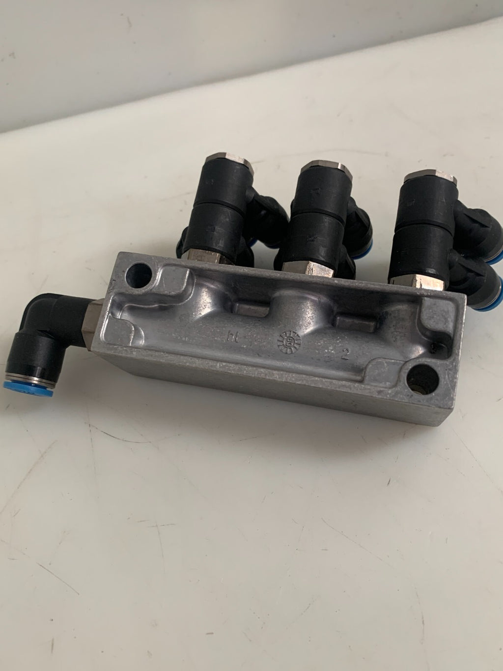 FESTO DISTRIBUTION BLOC FR-4-1/4-C W/FITTING3