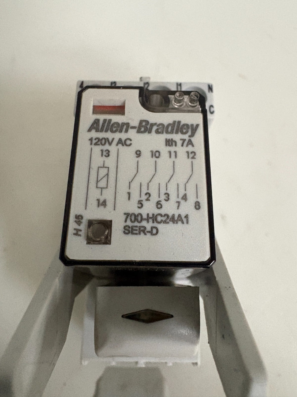 LOT OF 5 ALLEN BRADLEY RELAY 700-HC24A1 W/BASE 700-HN104 D