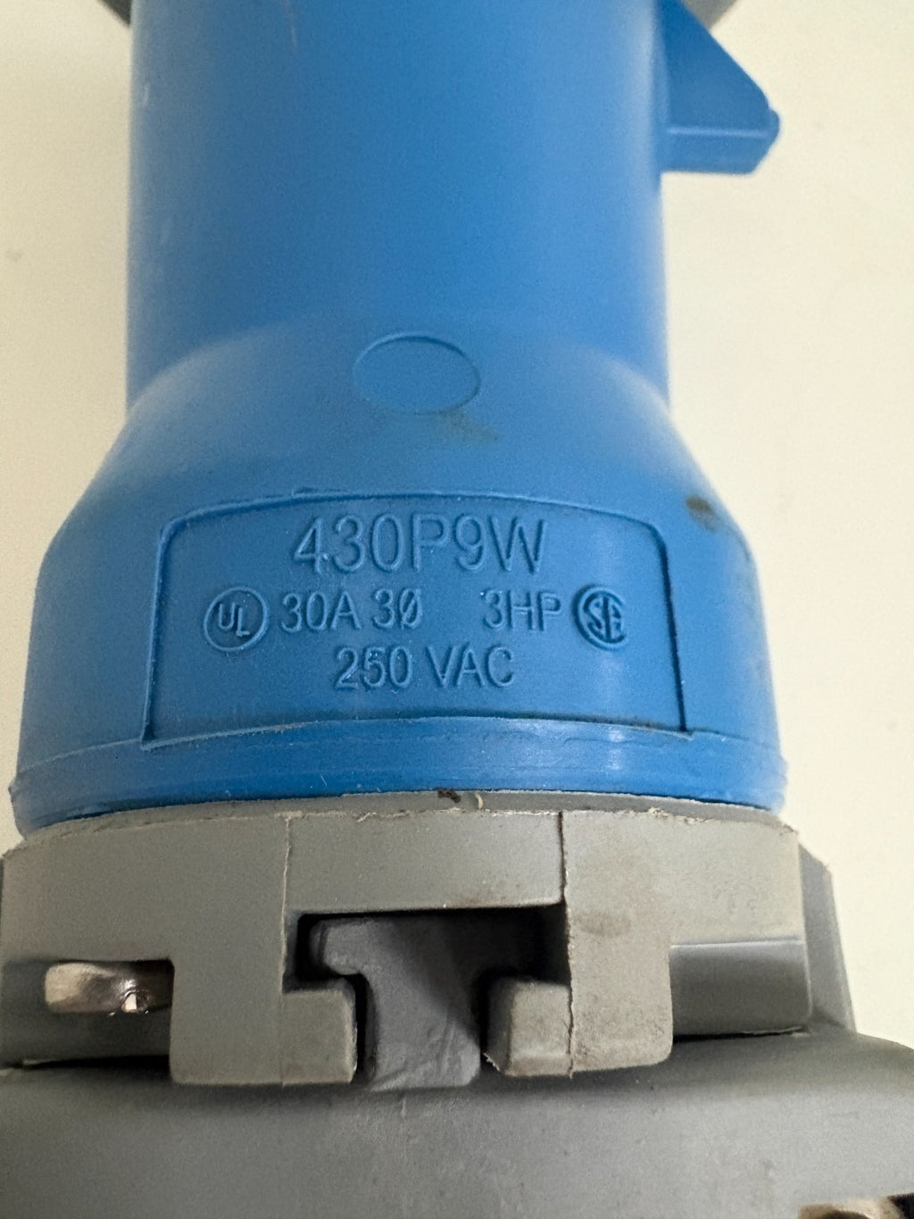 HUBBELL WATERTIGHT PLUG 460R9W 