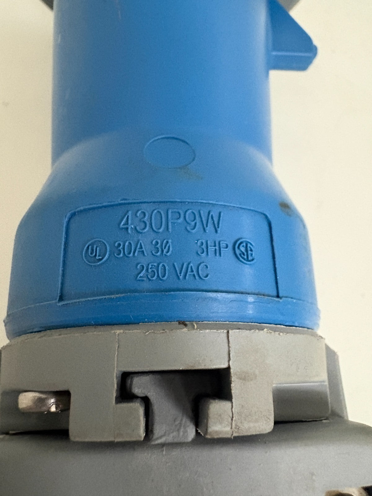 HUBBELL WATERTIGHT PLUG 460R9W 