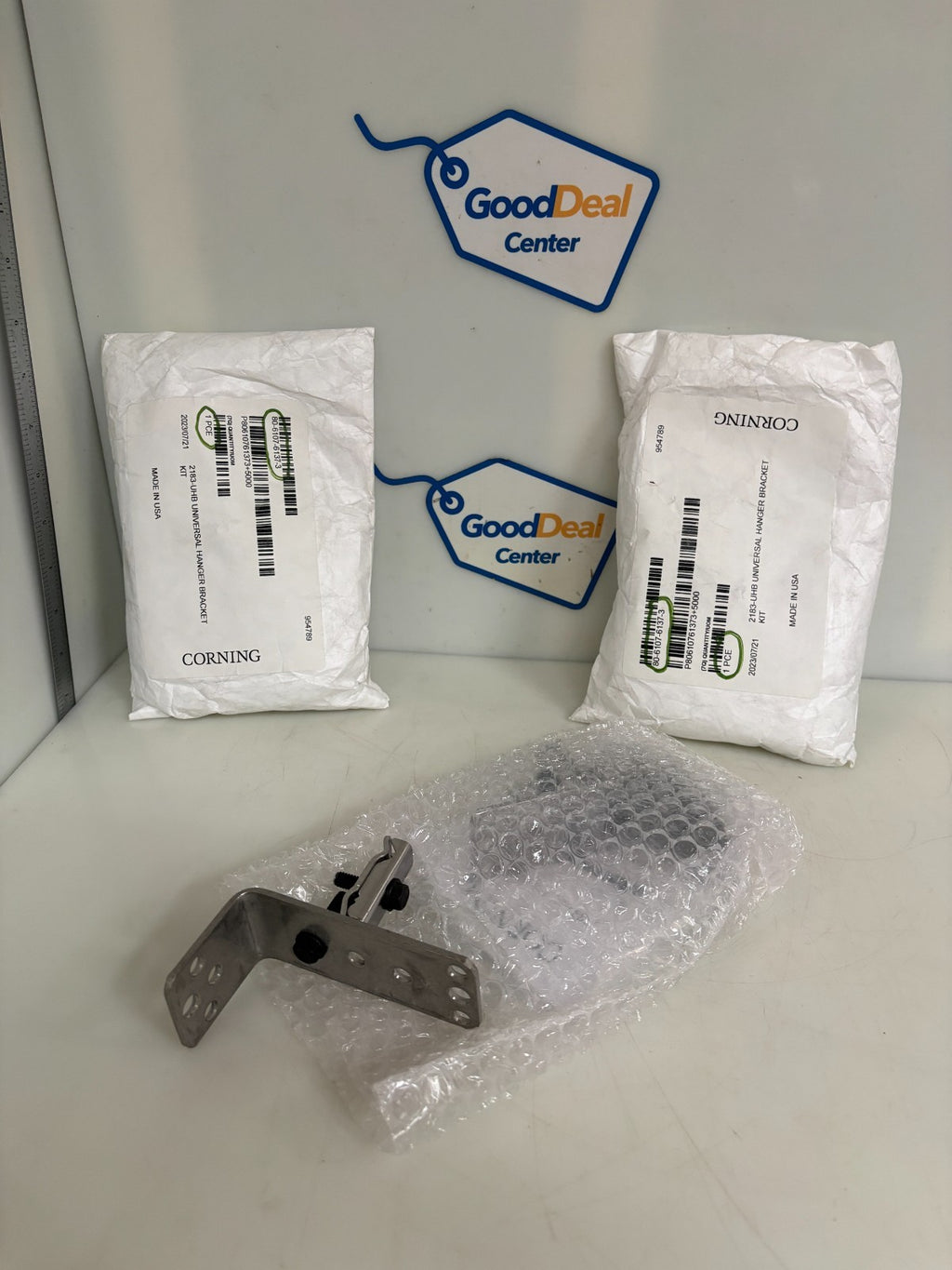LOT OF 2  3M CORNING UNIVERSAL HANGER BRACKET 80-6107-6137-30