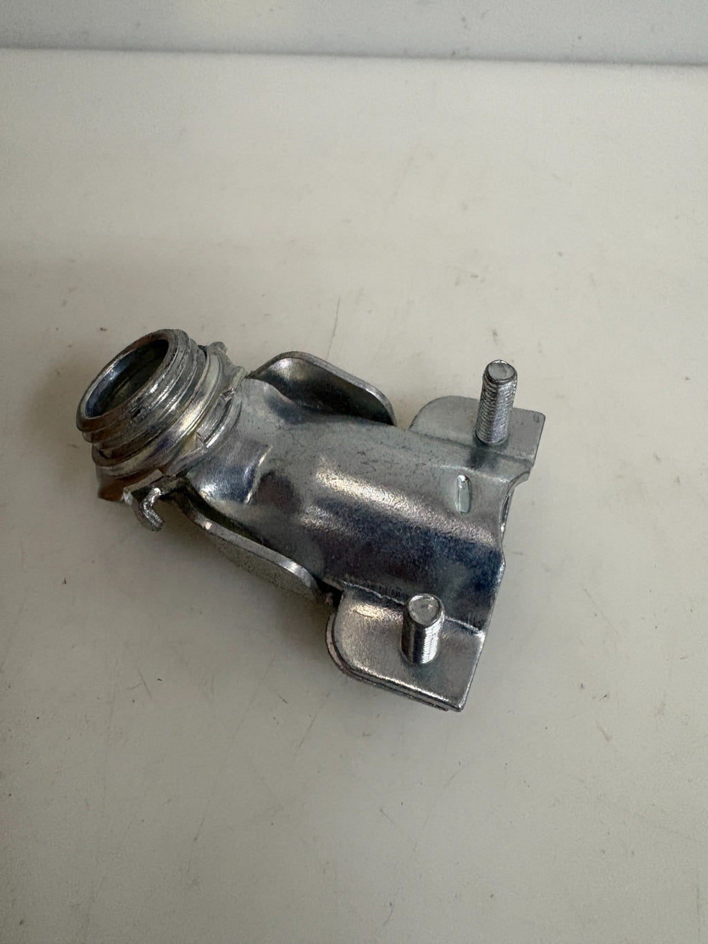 LOT OF 24 THOMAS & BETTS 1/2" 45 DEGREE SQUEEZE CONNECTORS