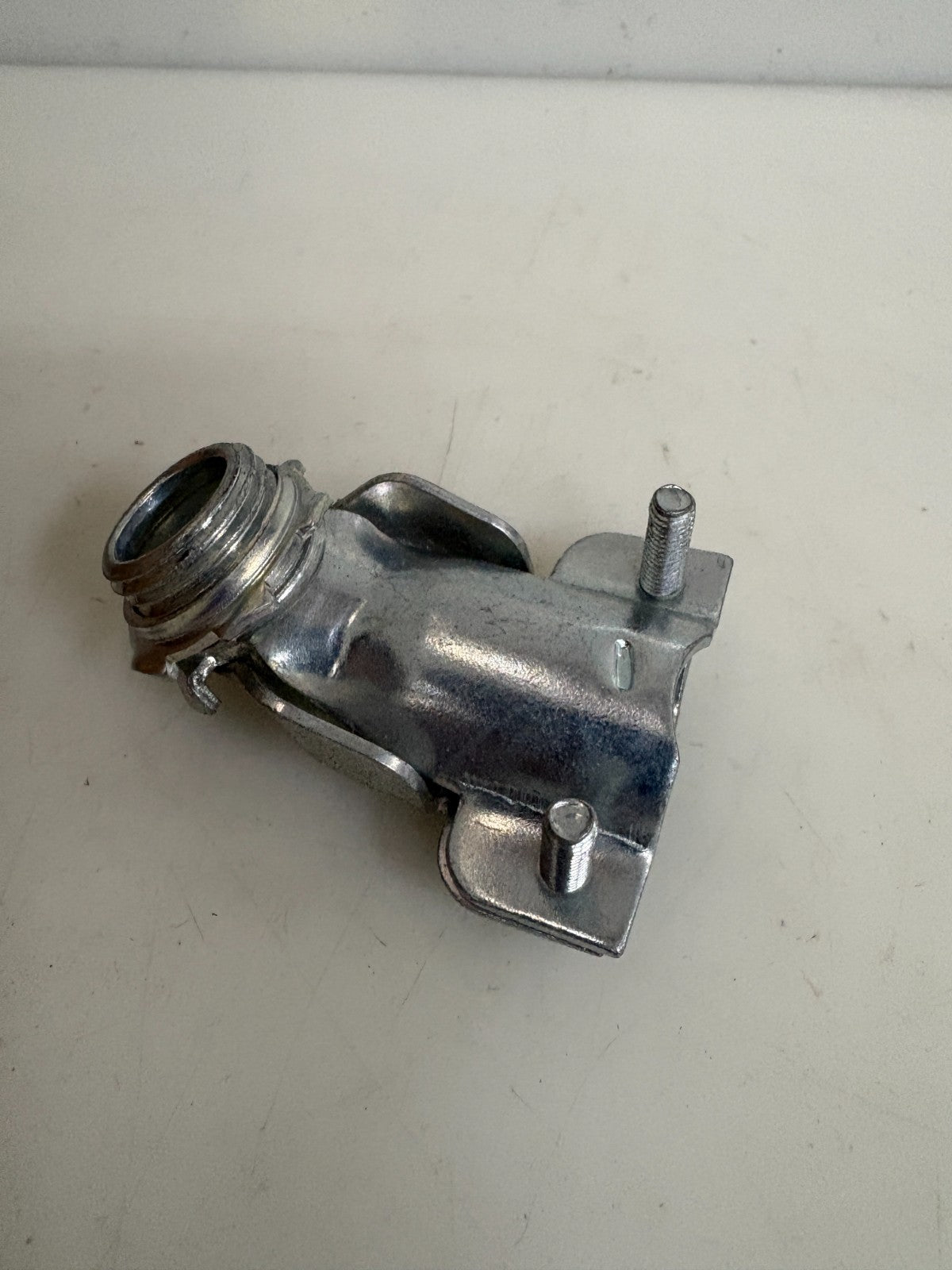LOT OF 24 THOMAS & BETTS 1/2" 45 DEGREE SQUEEZE CONNECTORS