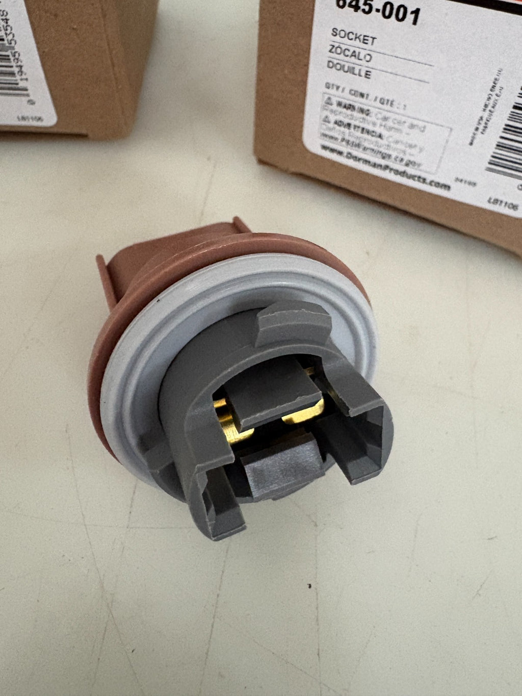 LOT OF 2 DORMAN PARKING LIGHT SOCKET 645-0011