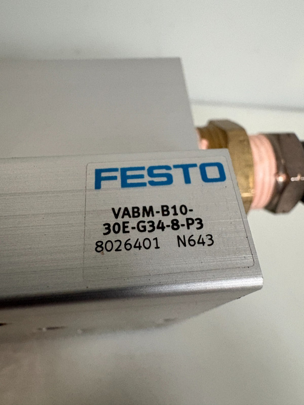 FESTO MANIFOLD BLOCK 8026401 VABM-B10-30E-G34-8-P3