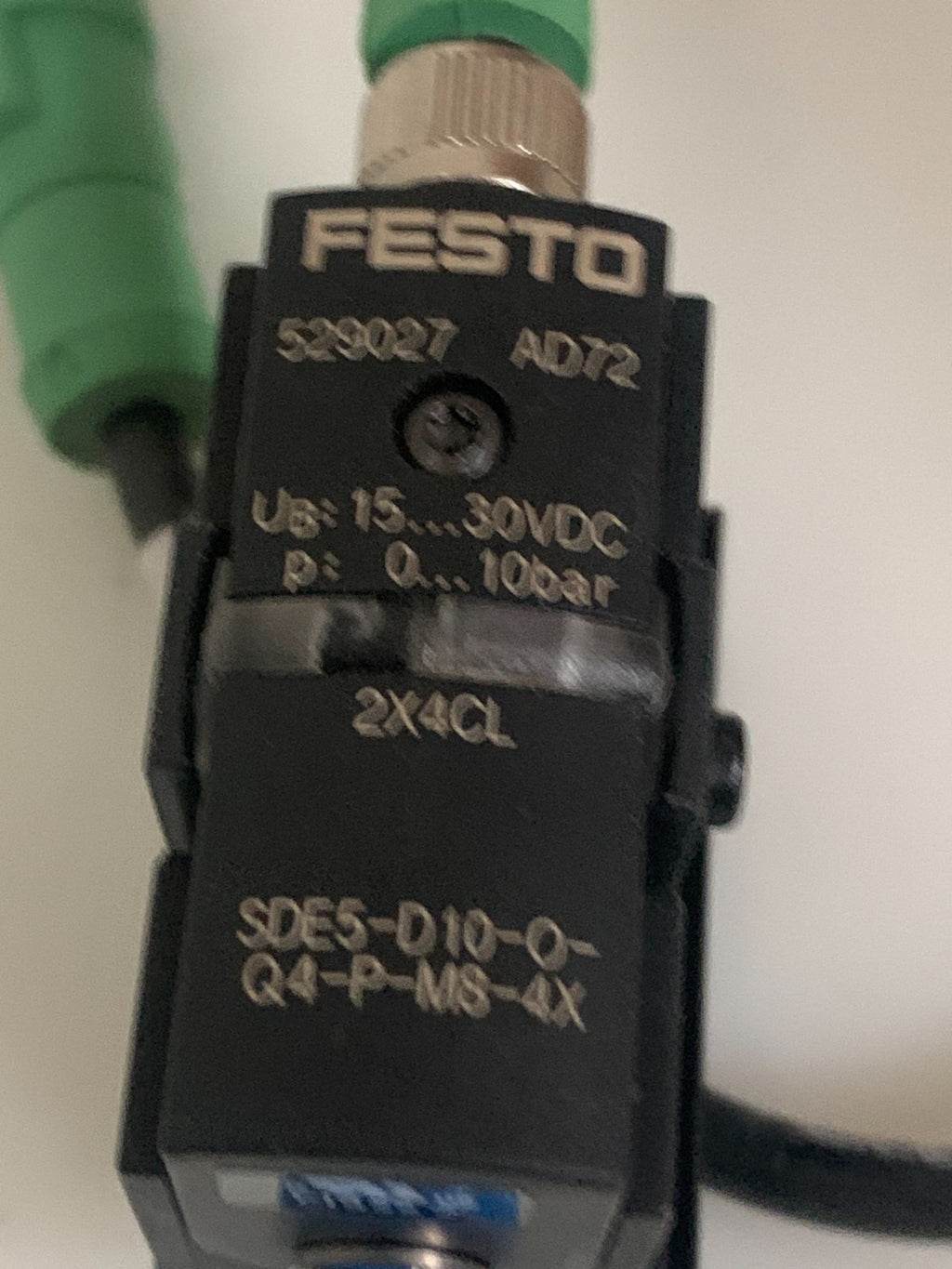 FESTO PRESSURE SENSOR SDE5-D10-O-Q4-P-M8-4X  #529027 W/FREE CONNECTING CABLE1