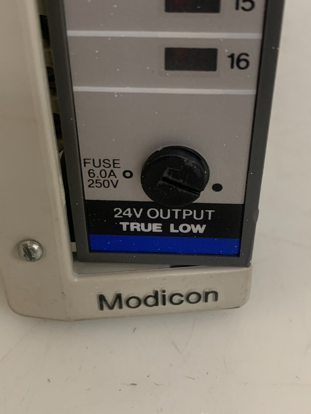 MODICON B832 AEG 24V OUTPUT TRUE LOW AS-B832-0162