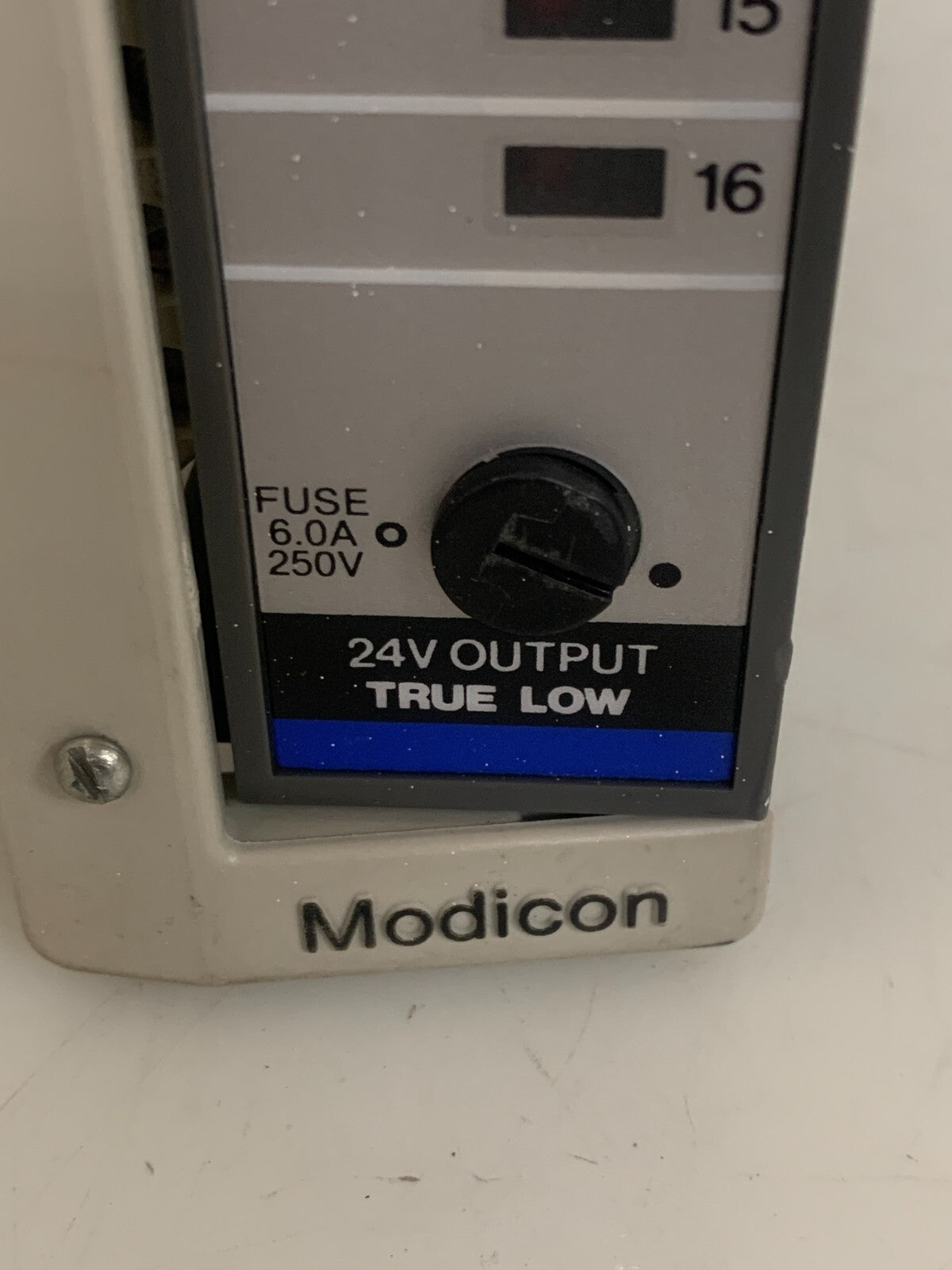 MODICON B832 AEG 24V OUTPUT TRUE LOW AS-B832-0162