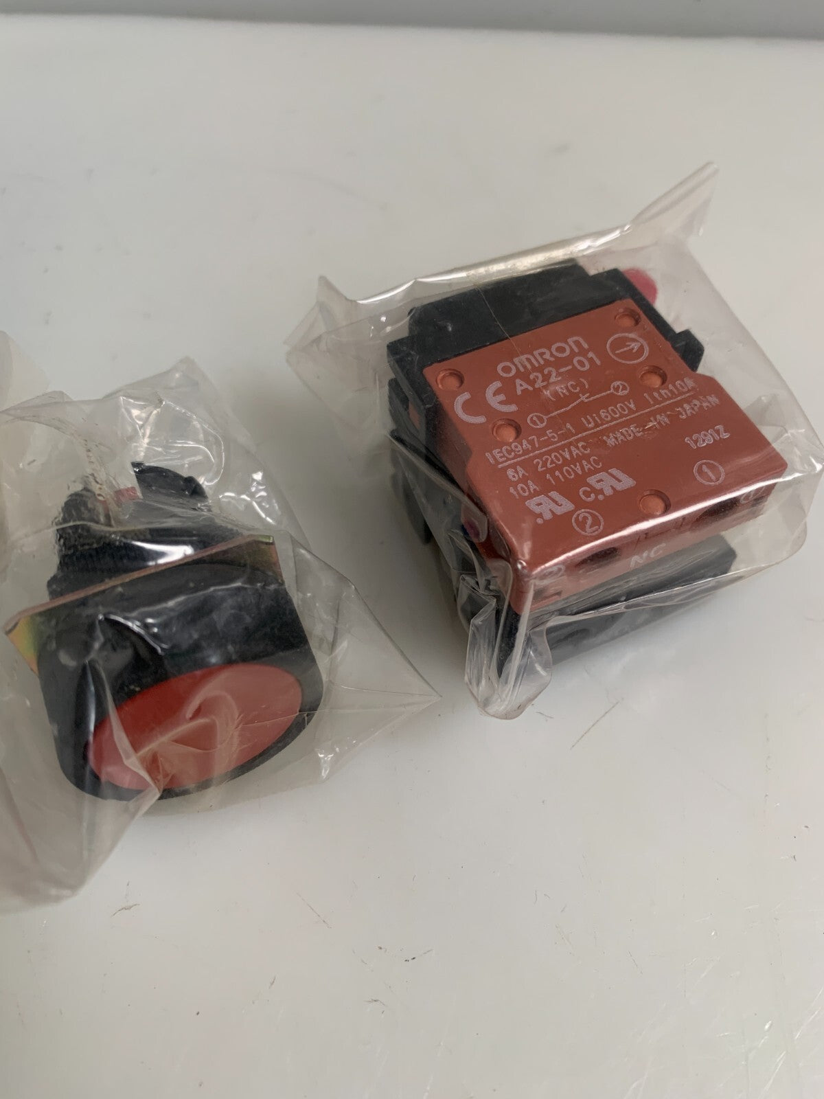 OMRON A22-FR-11M PUSH BUTTON SWITCH A22-FR-11M
