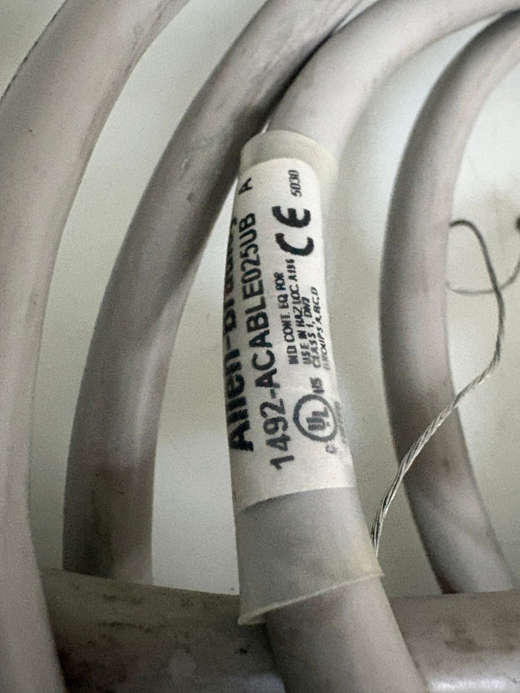 ALLEN BRADLEY CONNECTOR CABLE 1492-ACABLE25UB2
