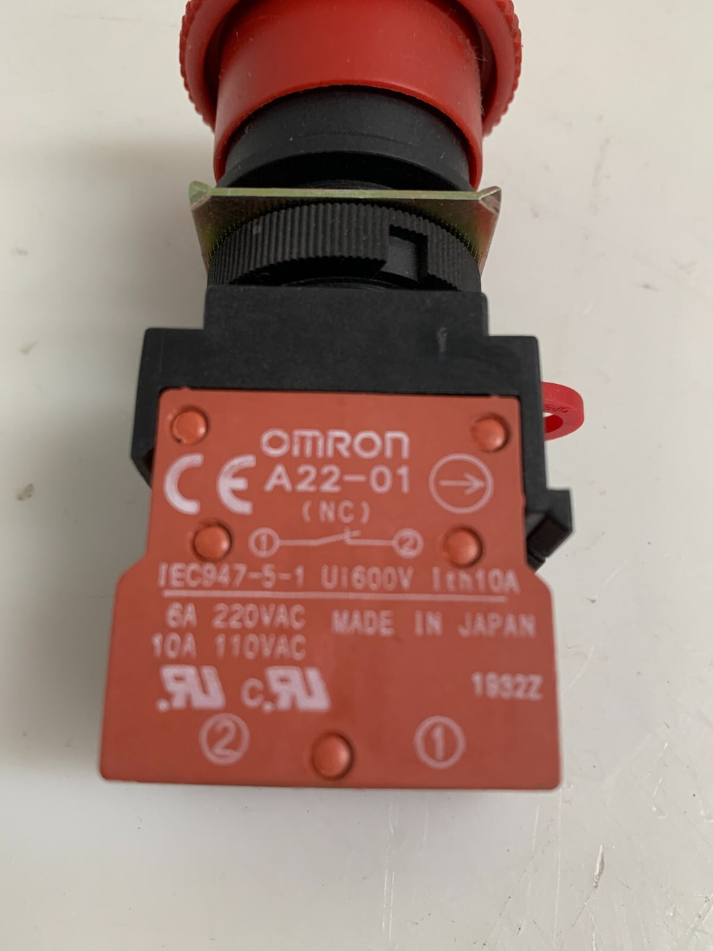 OMRON EMERGENCY STOP BUTTON A22-01