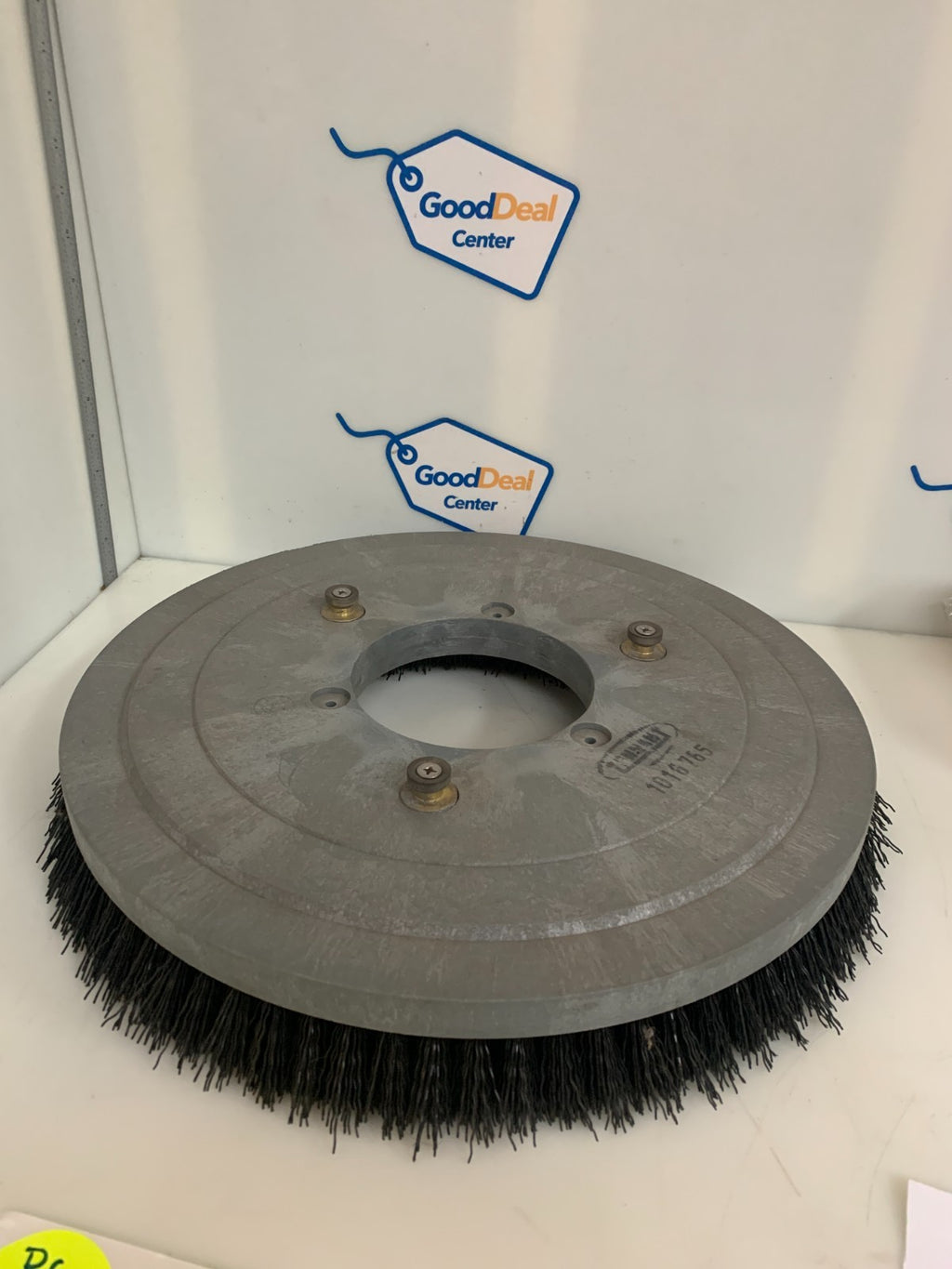 TENNANT 17" NYLON SCRUB BRUSH 3 LUG #10167650