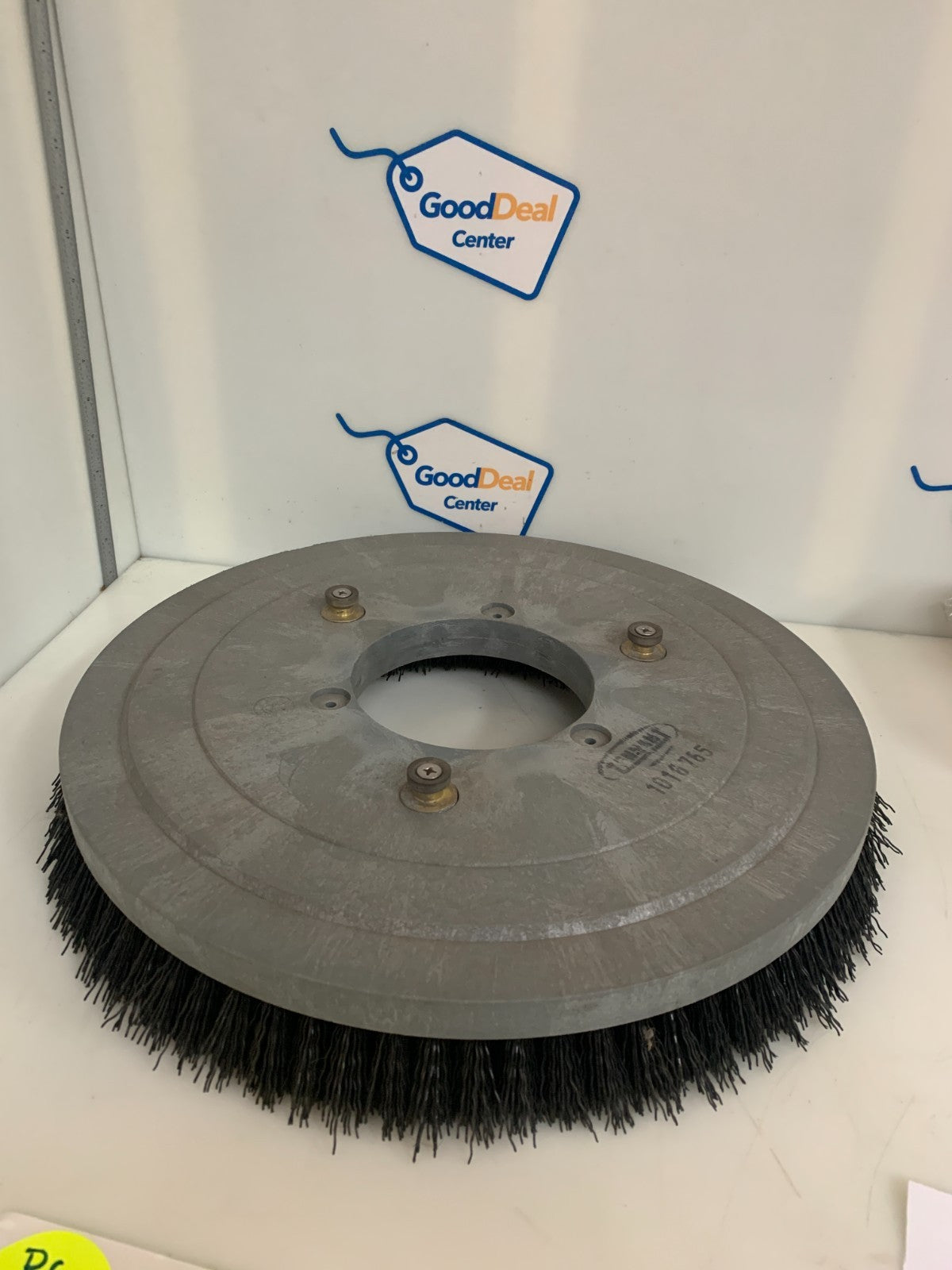 TENNANT 17" NYLON SCRUB BRUSH 3 LUG #10167650