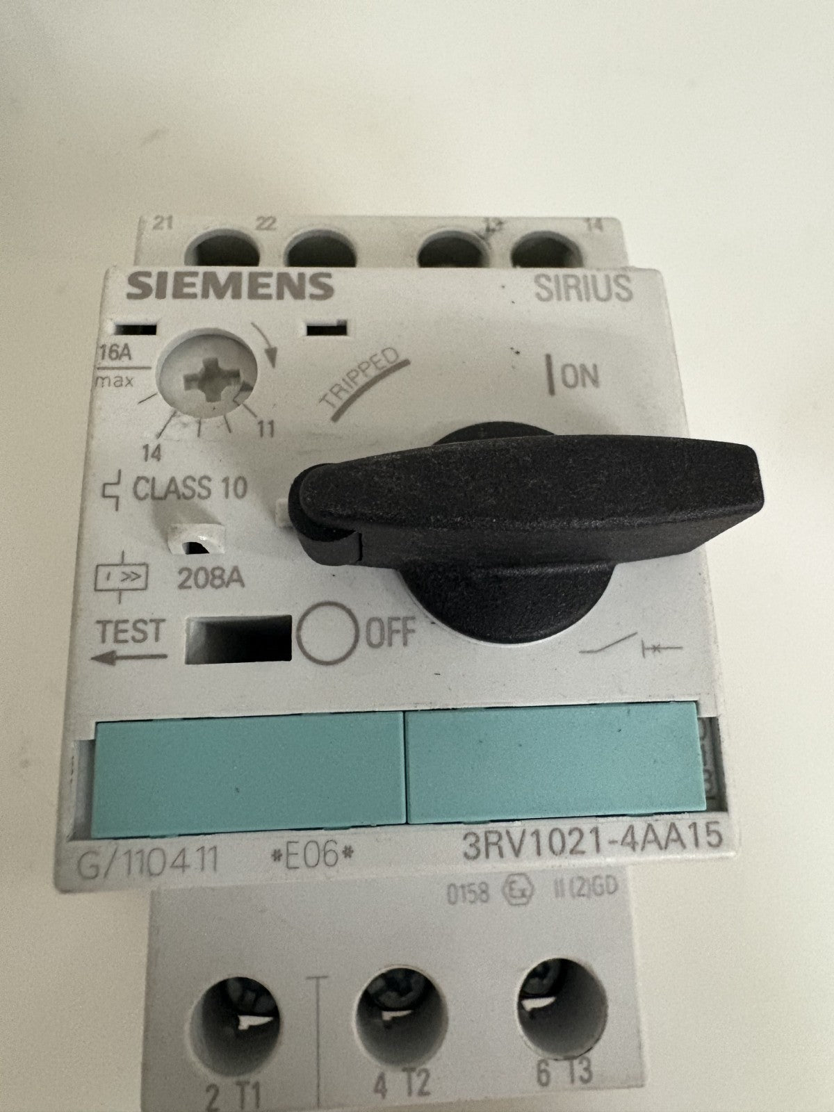 LOT OF 2 SIEMENS SIRIUS CIRCUIT BREAKER 6/110411 3RV1021 - 4AA15