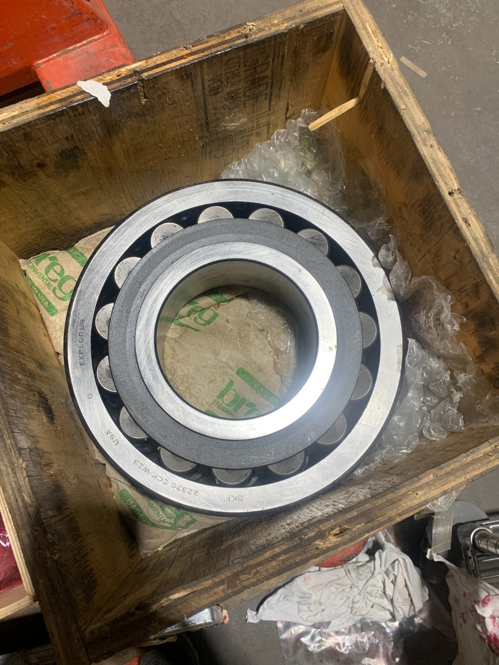 SKF EXPLORER SPHERICAL BEARING 150 MMX320 MMX 108 MM 22330-CCK/W33 W/LOCK RING