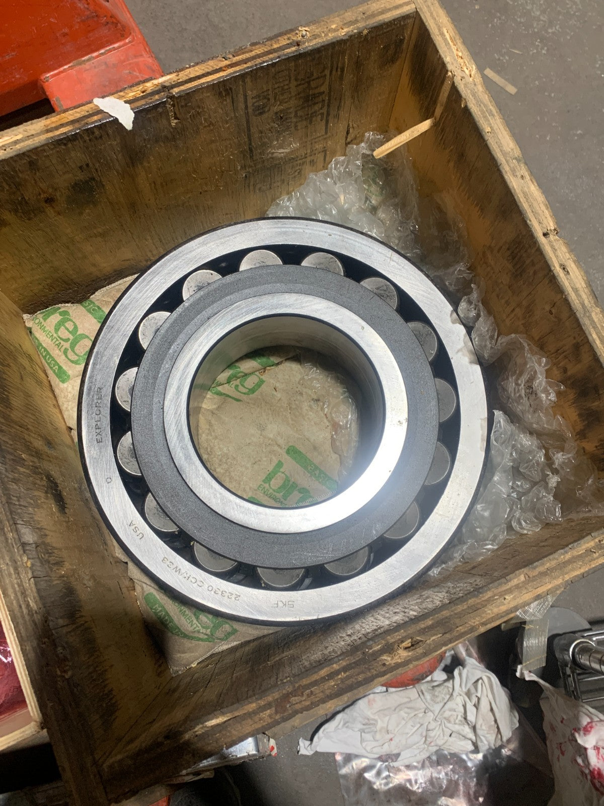 SKF EXPLORER SPHERICAL BEARING 150 MMX320 MMX 108 MM 22330-CCK/W33 W/LOCK RING