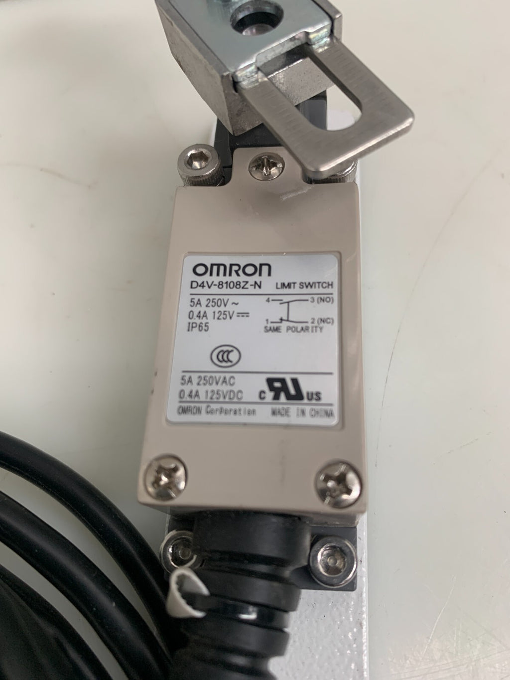 OMRON  Limit Switch  D4V-8108Z-N  w/Cable