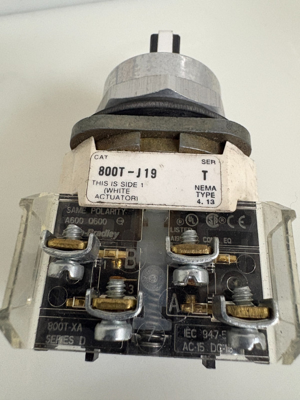 ALLEN BRADLEY SELECTOR SWITCH 800T-J19