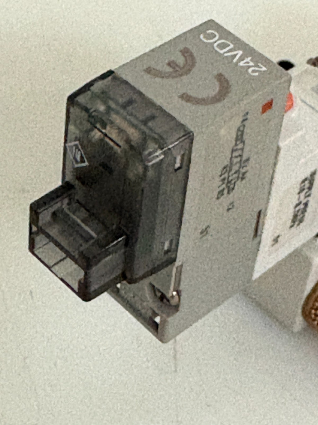 SMC SOLENOID VALVE SYJ3143-5LOZ-Q W/BASE AND FITTING3