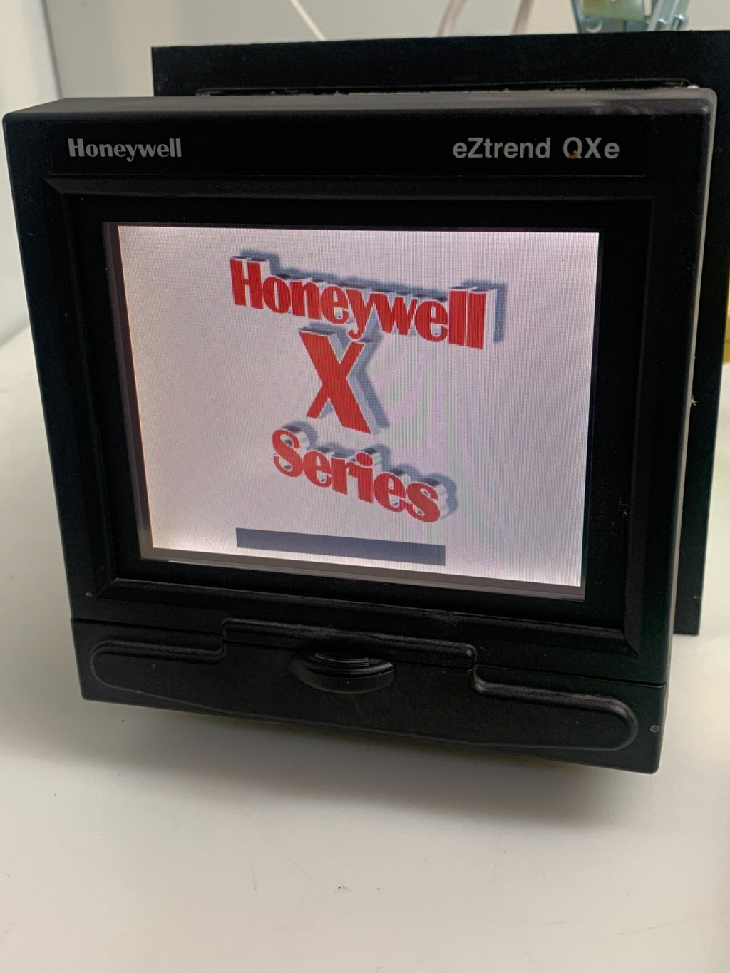 HONEYWELL eZtrendQXe TVEZQX-30-000-11-0-005-000000-000 Paperless Chart Recorder