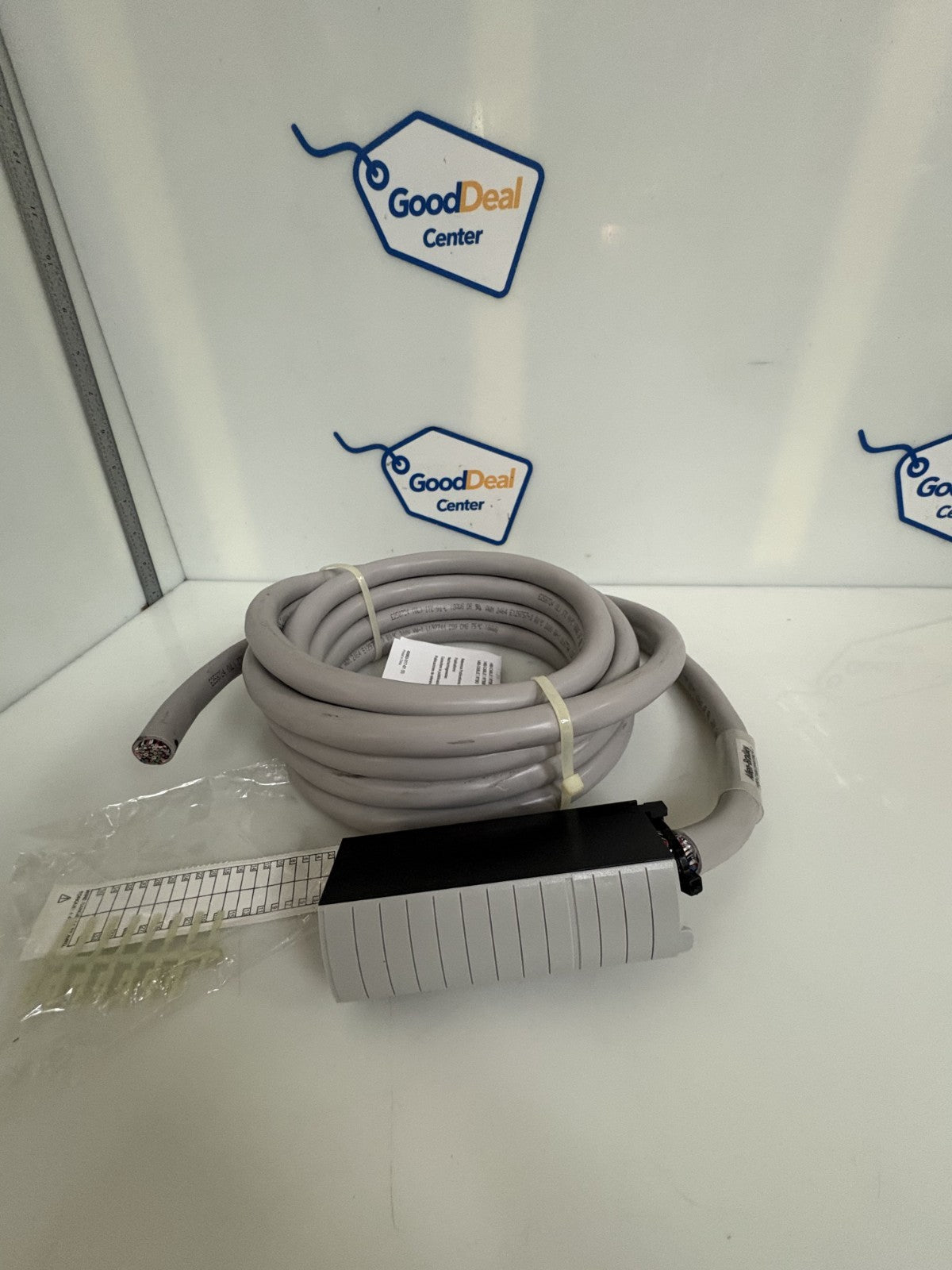 ALLEN BRADLEY I/O MODULE READY CORDSET CABLE 2.5M 1492-CABLE050TBCH C0