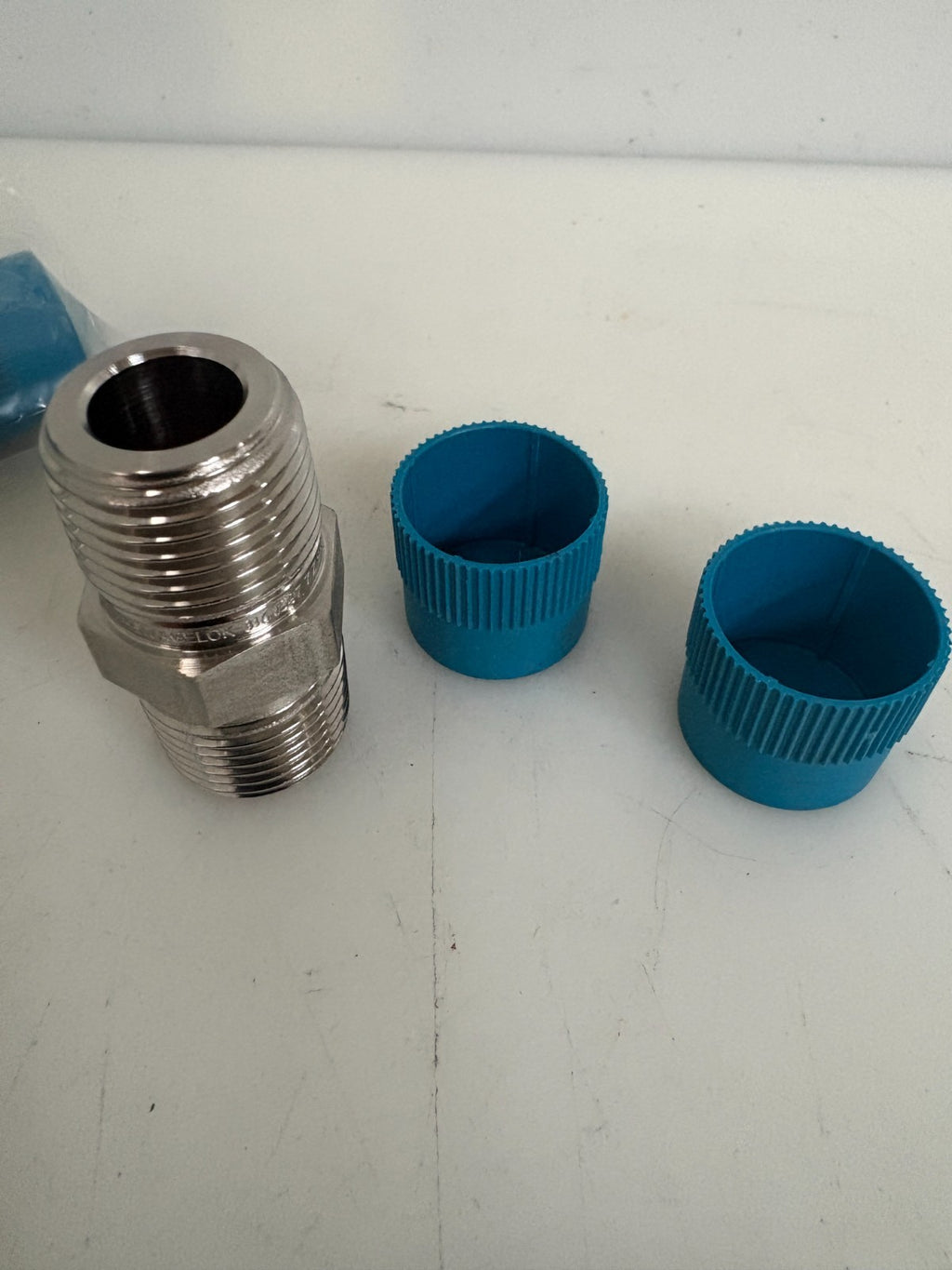 LOT OF 5 SWAGELOK S.STEEL STRAIGHT UNION MALE TO MALE 1/2X1/2 NPT 316 IS071