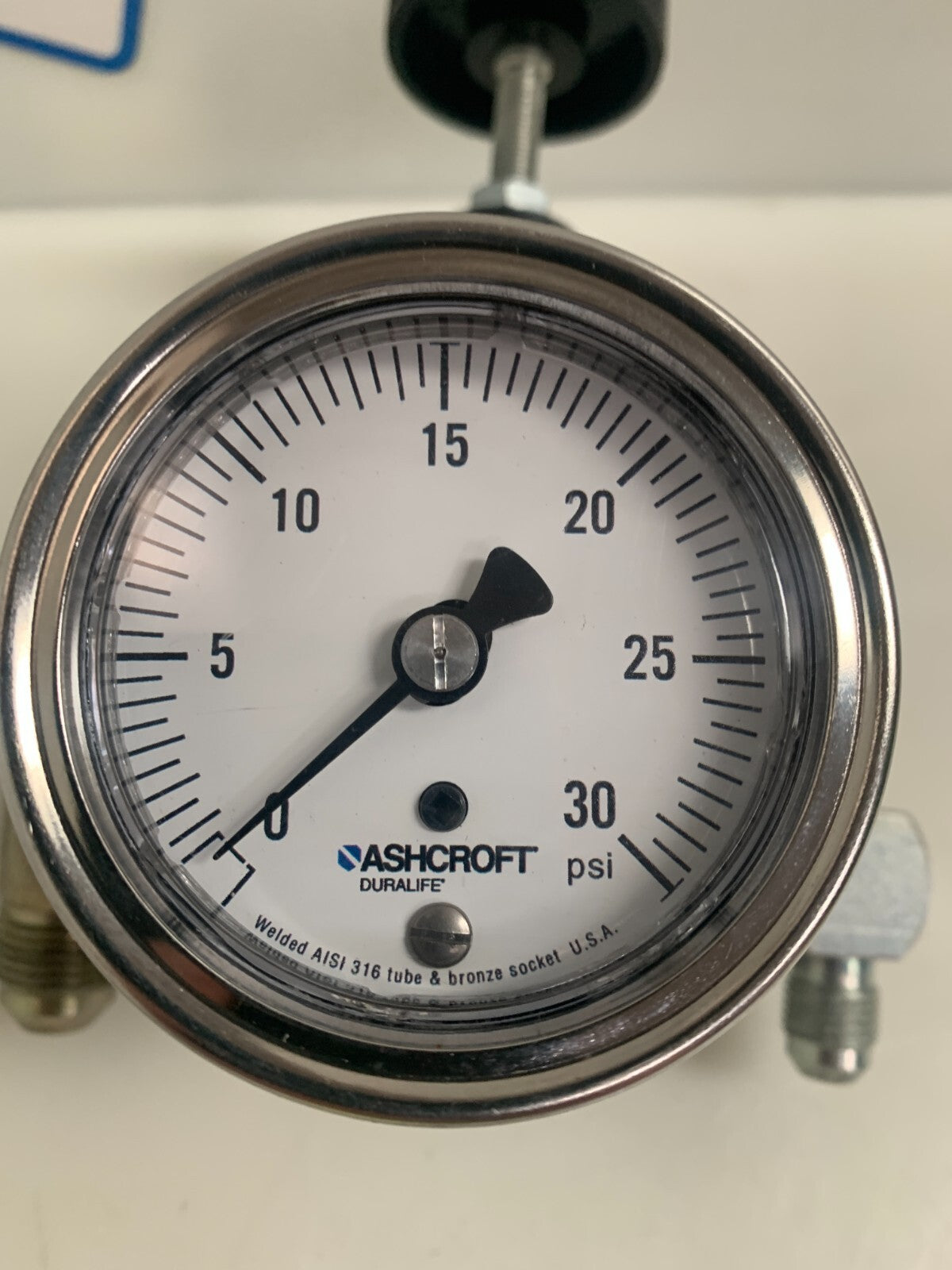 FAIRCHILD PRESSURE REGULATOR #10233C W/ ASH CROFT 30 PSI GAGE