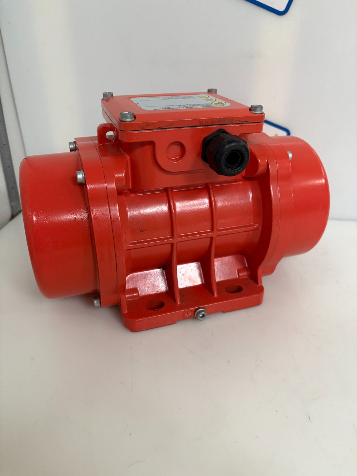 OLI VIBRATOR MOTOR MVE 200/3E-20A0
